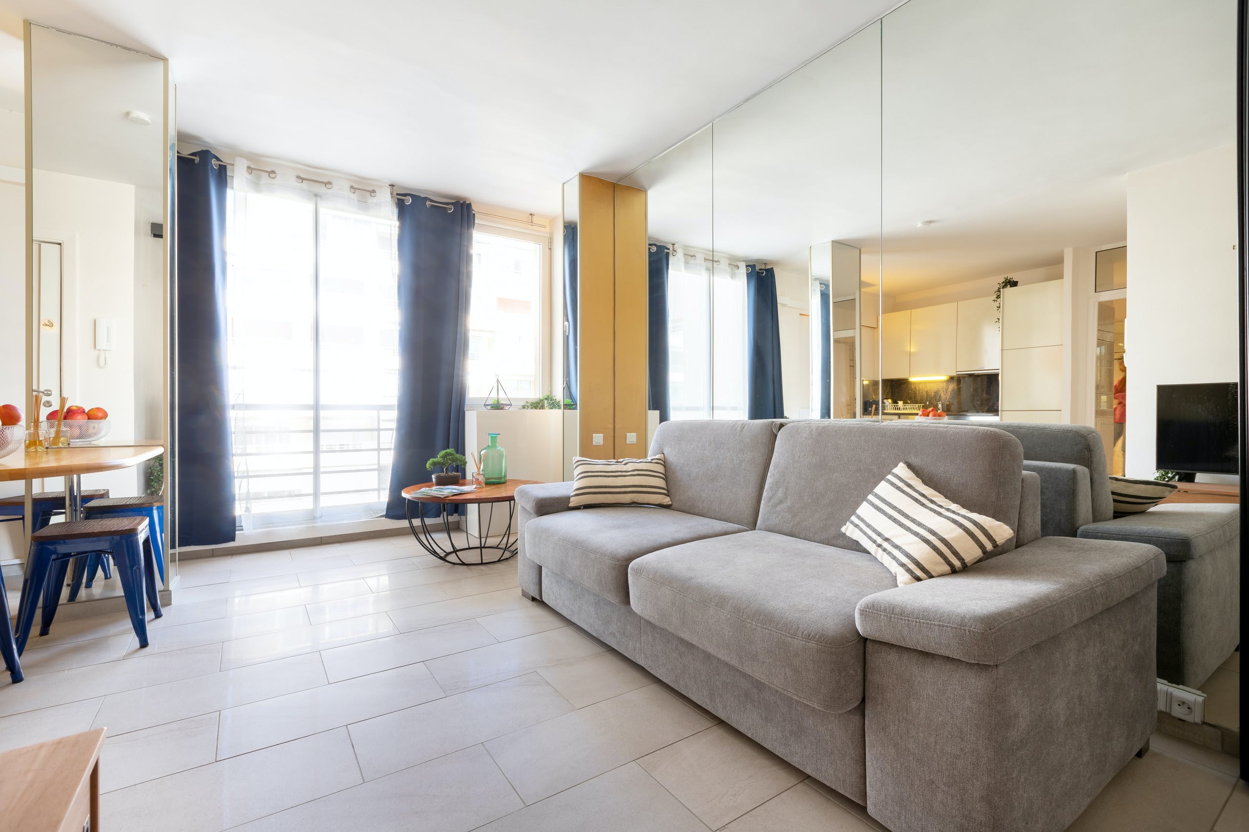Villa Poniente Rue Pasteur Cannes: Luxury 1-Bedroom Apartment with Hot Tub and Sea Views, Cannes