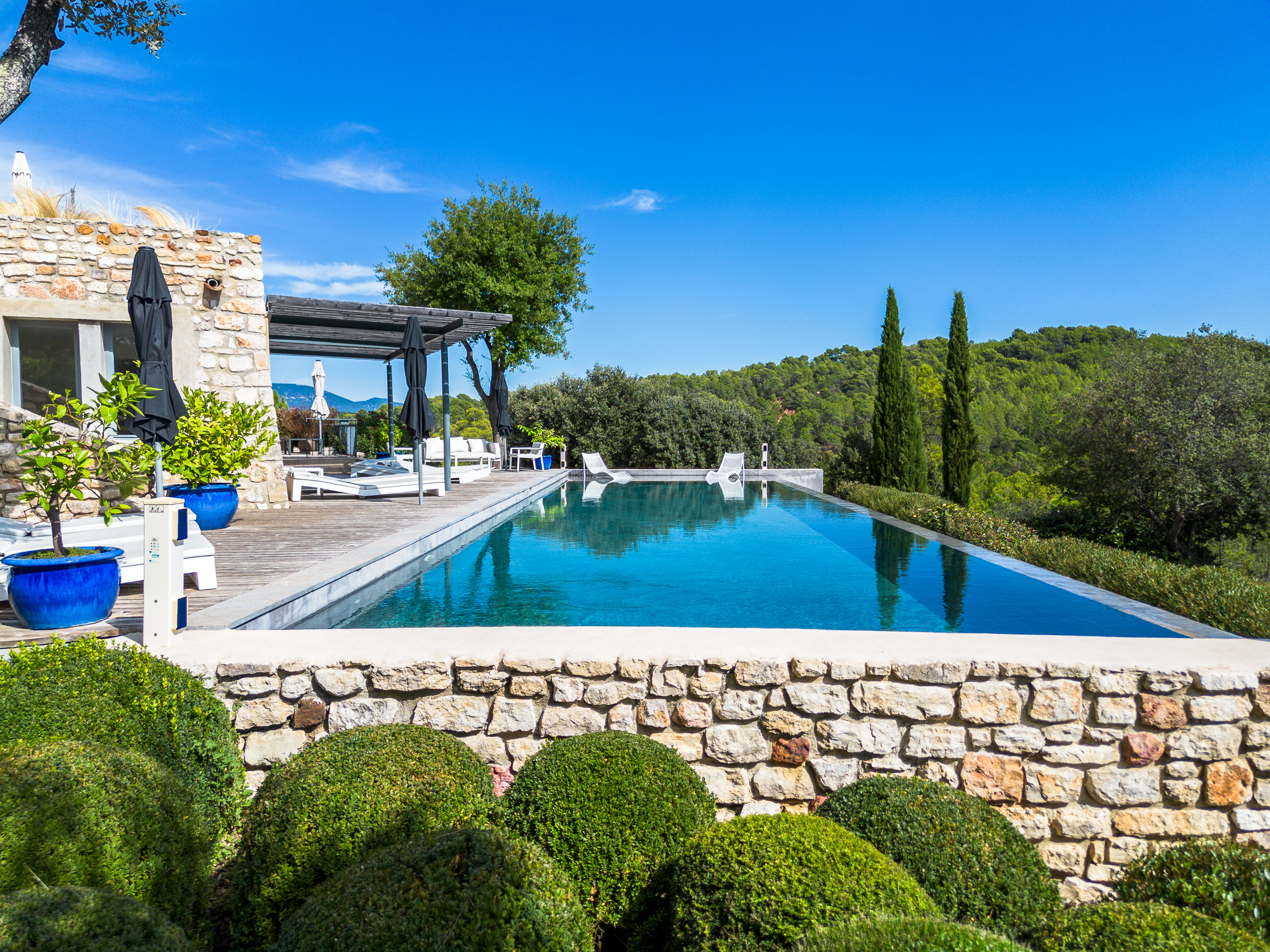 Villa Safran La Fontaine Vaucluse: Luxury 7-Bedroom Villa with Infinity Pool and Private Parking, Vaucluse