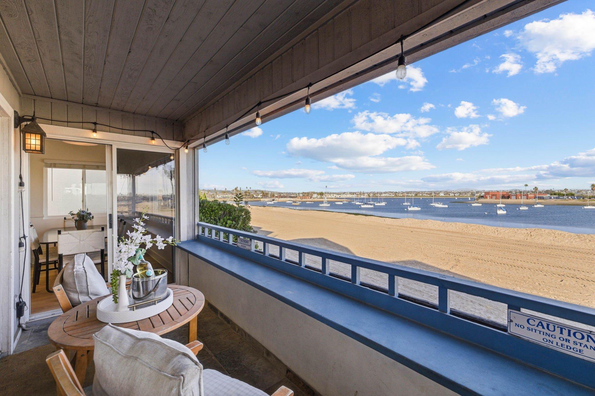 Villa Safran La Jolla Mission Beach 1459257: Luxury 4-Bedroom Apartment with Beachfront Views, Mission Beach