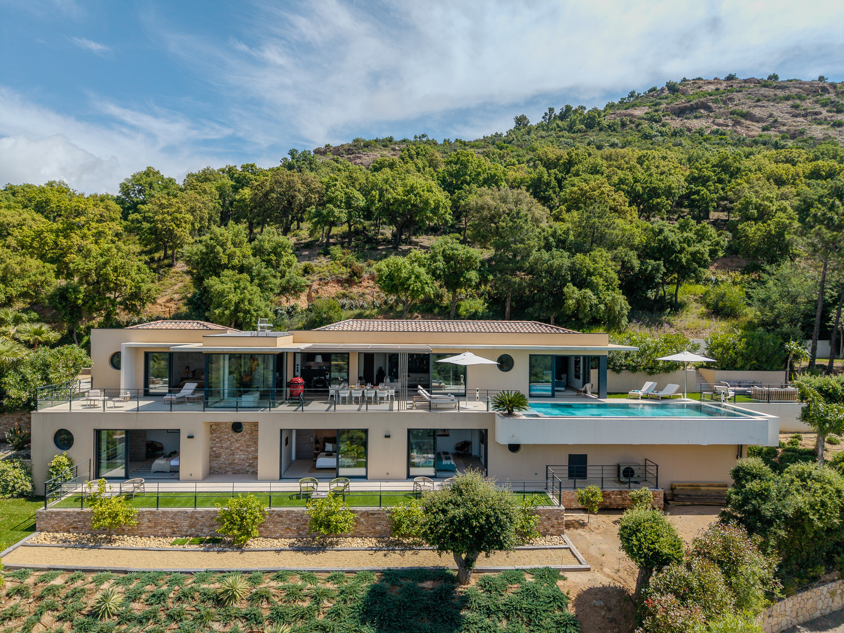 Villa Autan Plage de la Nartelle Sainte-Maxime: Luxury 5-Bedroom Villa with Private Pool and Sea Views, Sainte-Maxime