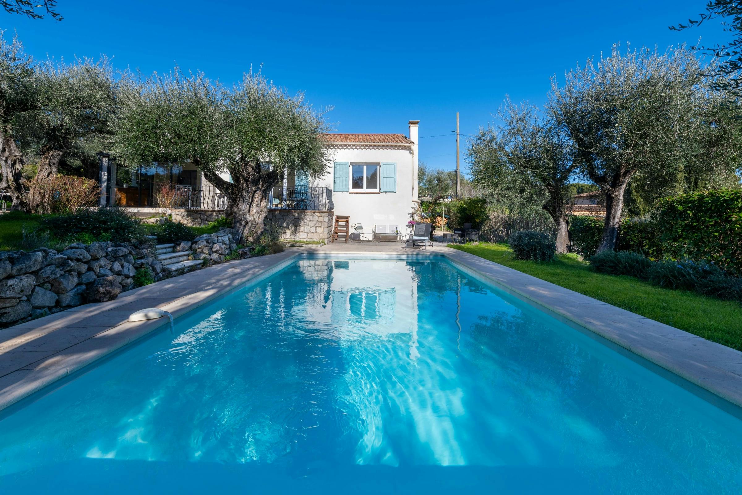 Villa Safran La Roquette: Luxury 2-Bedroom Villa with Private Pool and Tennis Court, Côte d’Azur