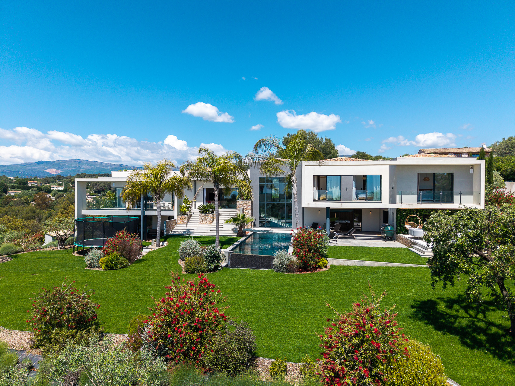 Villa Safran La Vignette Roquefort: Luxury 6-Bedroom Villa with Infinity Pool and Tennis Court, Côte d’Azur