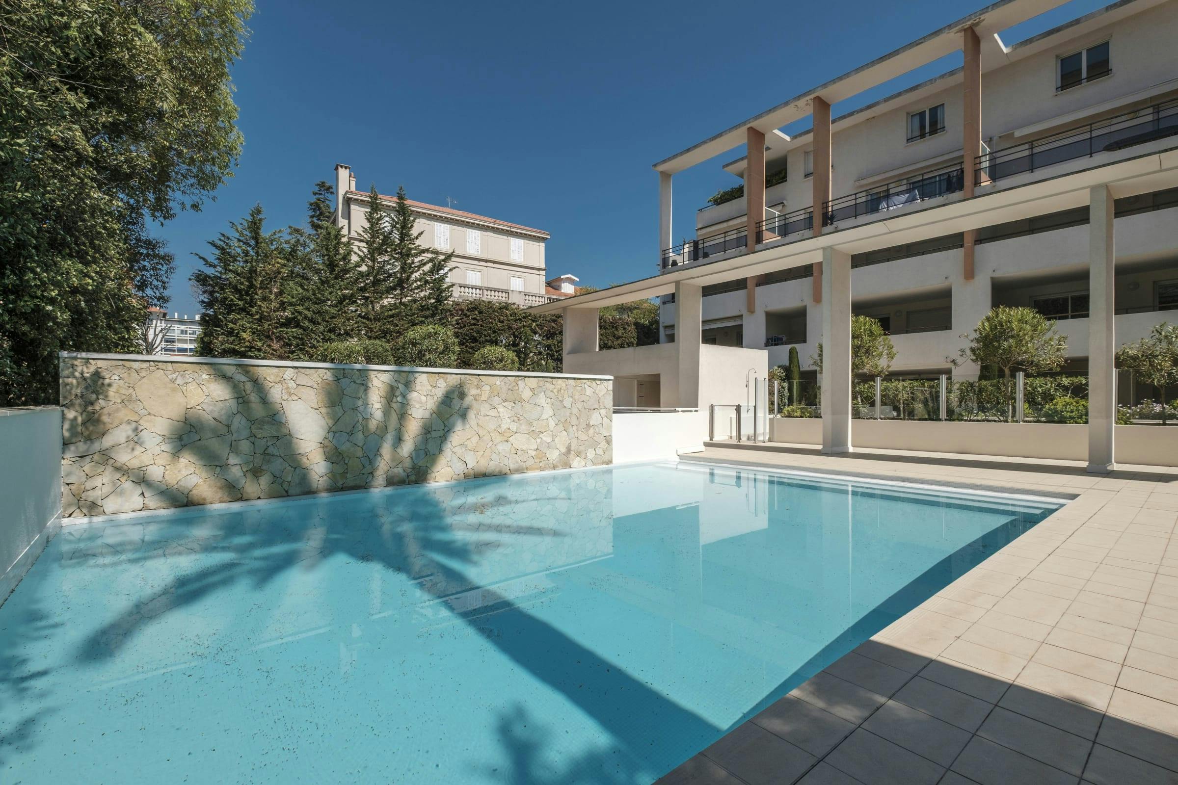 Villa Safran Laube Cannes: Luxury 2-Bedroom Apartment with Sea View and Shared Pool, Cannes