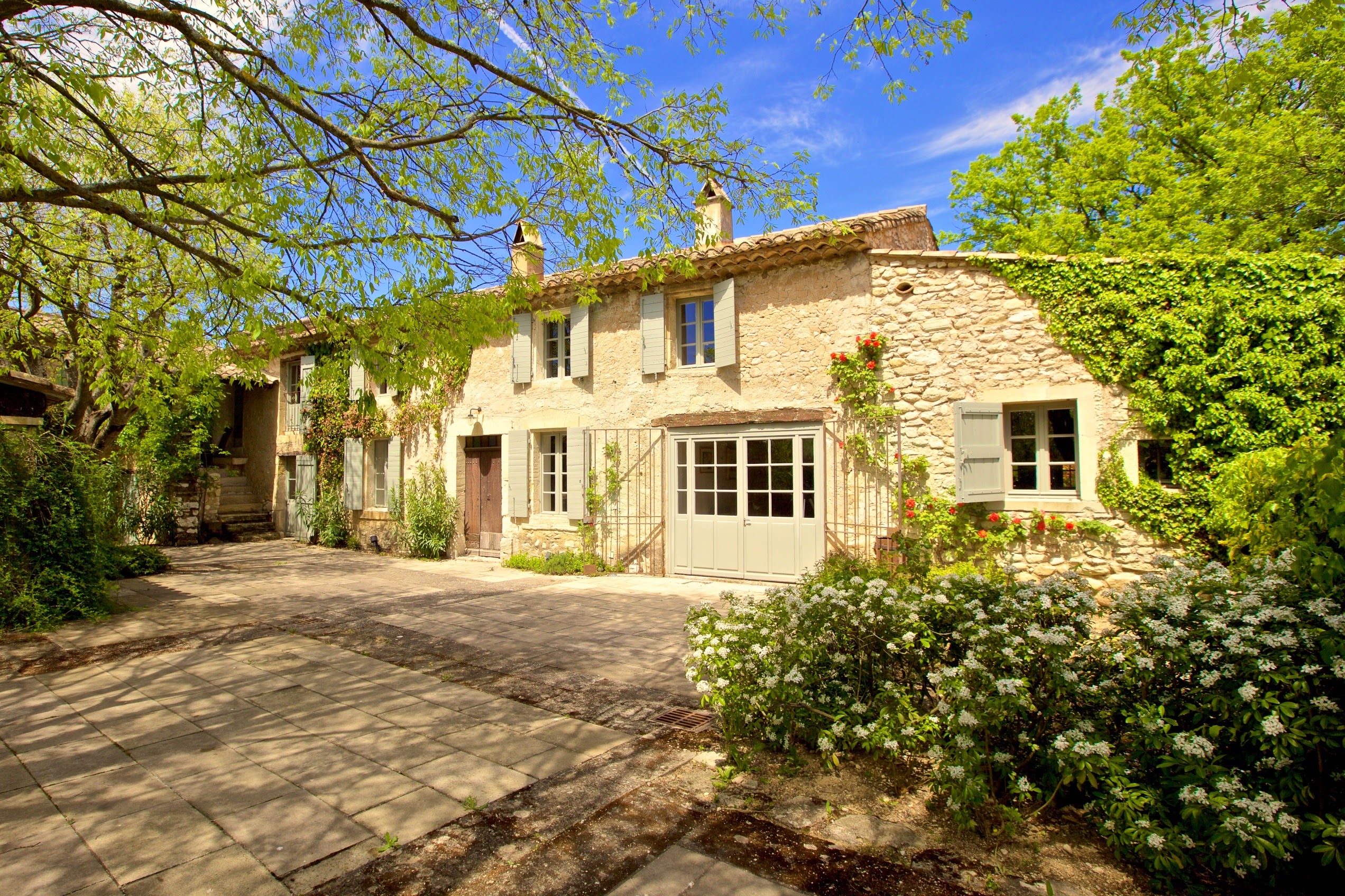 Villa Safran Les-Baux Saint-Rémy: Luxury 6-Bedroom Villa with Heated Pool and Garden Views, Saint-Rémy-de-Provence