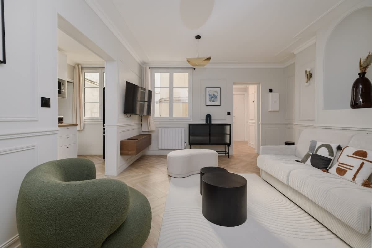 Villa Émeraude Place de la Bourse Montorgueil – Les Halles: Luxury 3-Bedroom Villa with Spa Sauna in Montorgueil, Paris