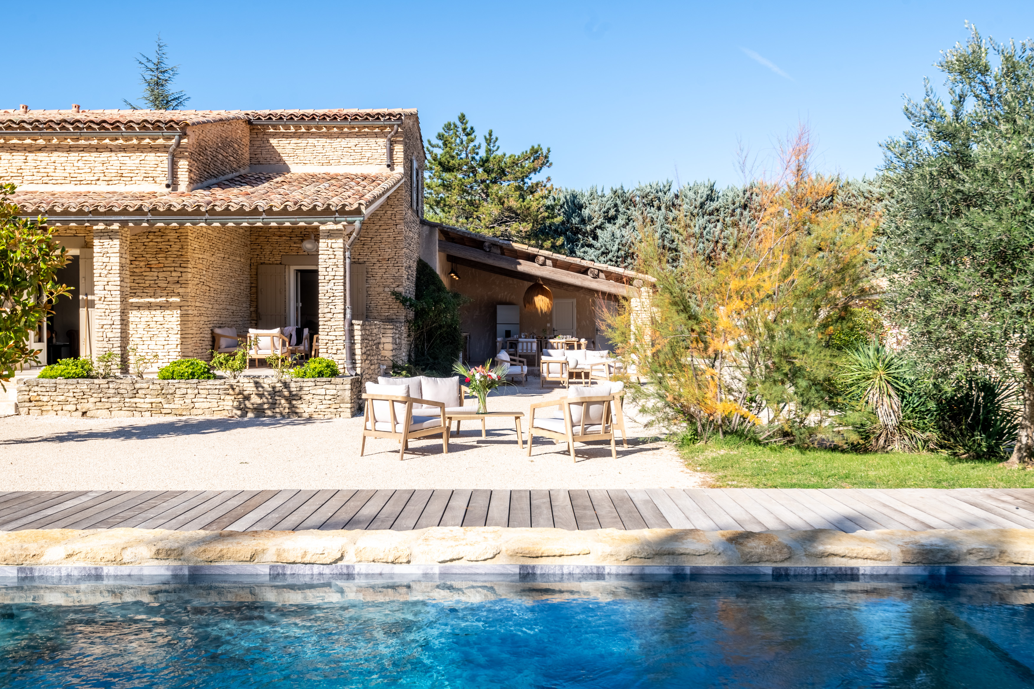 Villa Safran Les Taillades Vaucluse: Luxury 6-Bedroom Villa with Private Pool and Spa in Vaucluse Provence