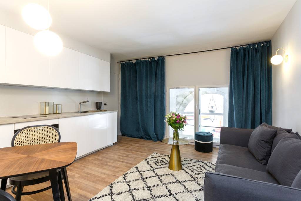 Villa Safran Louvre Paris: Chic 1-Bedroom Apartment with Sofa Bed Near Louvre Palais Royal, Paris