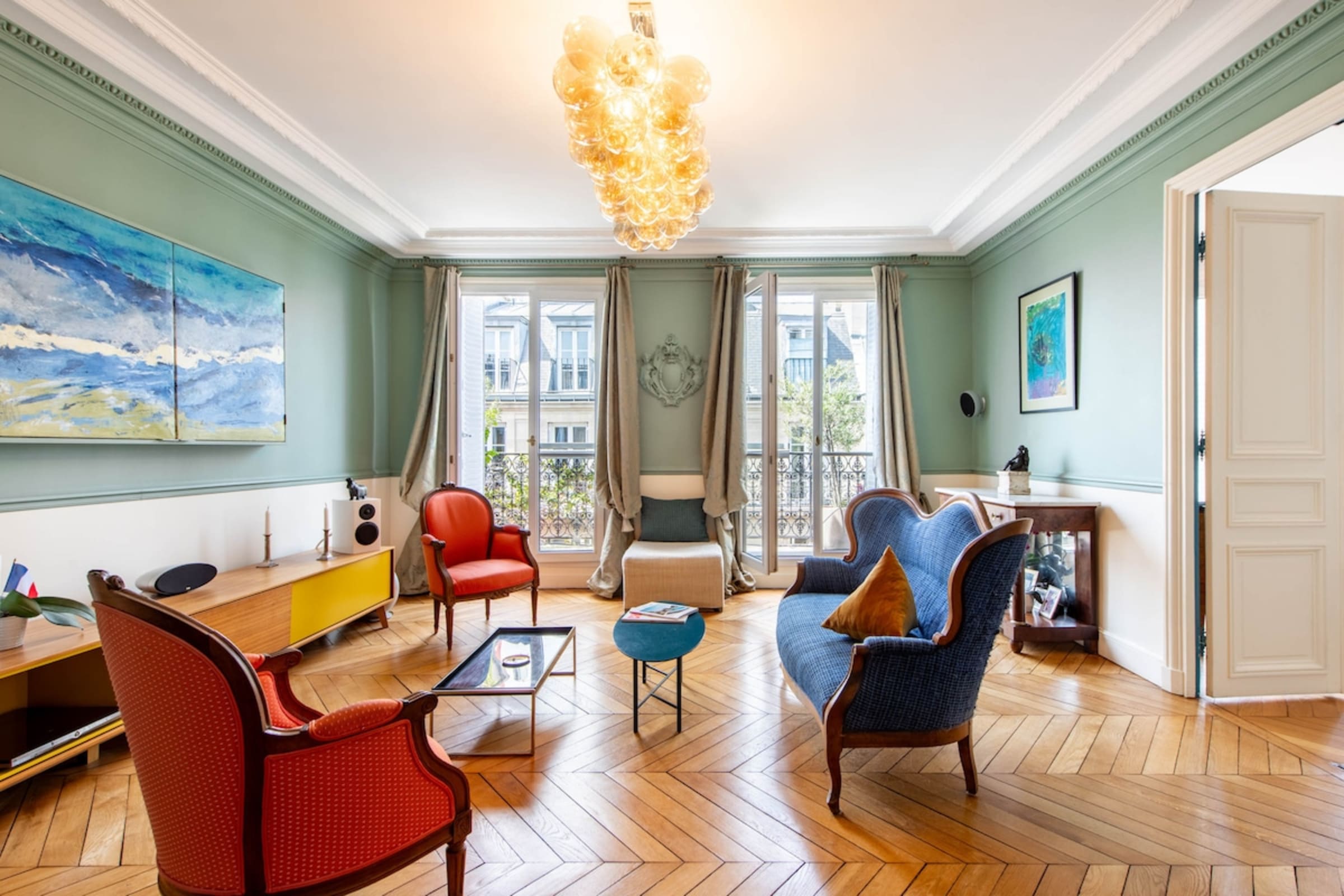 Villa Suroît Rue de Rennes Saint Germain des Prés – Odéon: Luxury 2-Bedroom Apartment with Spa and Air-Con in Saint Germain des Prés Paris