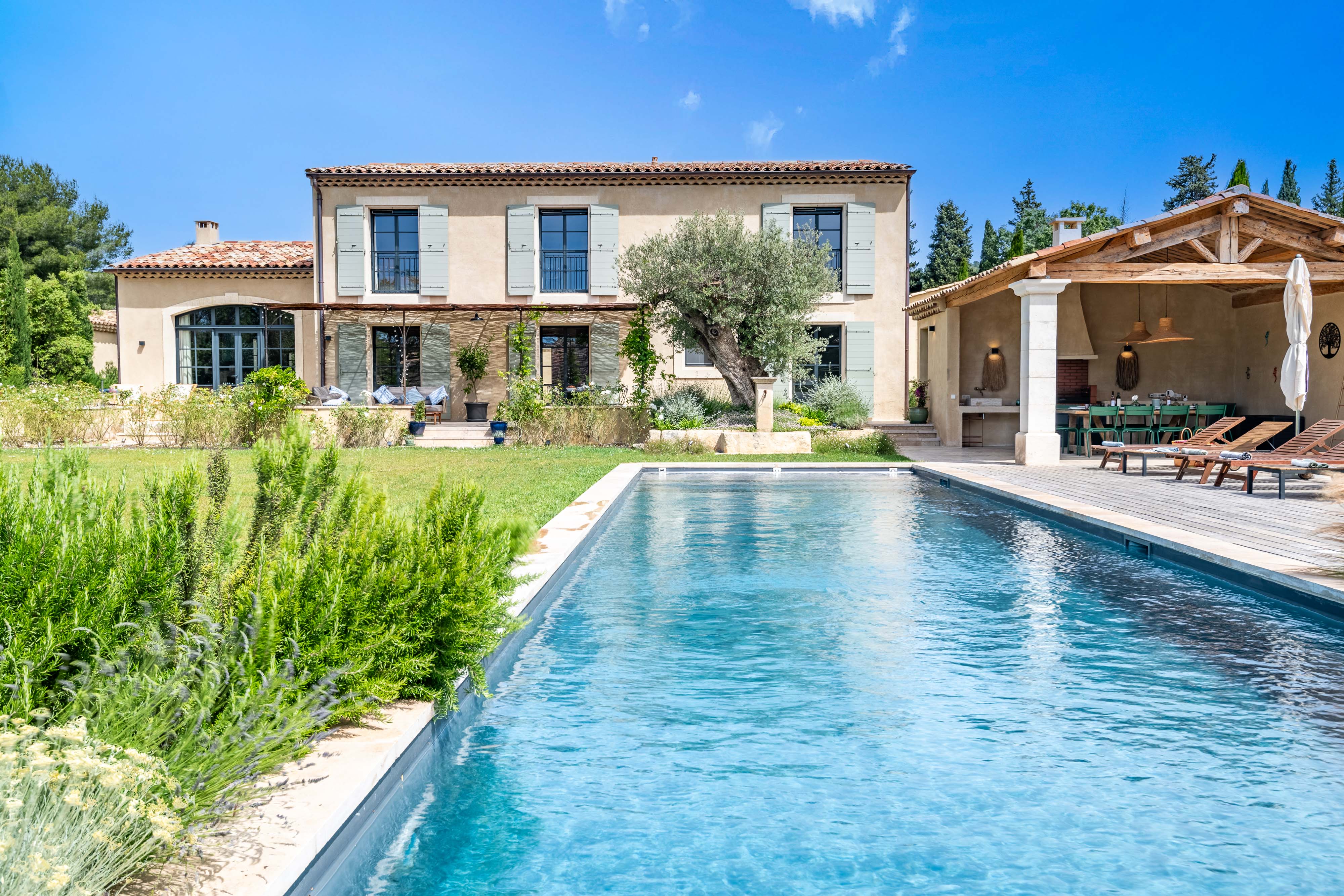 Villa Safran Mas Saint-Gabriel Arles: Luxury 5-Bedroom Villa with Private Pool and Parking, Arles Provence