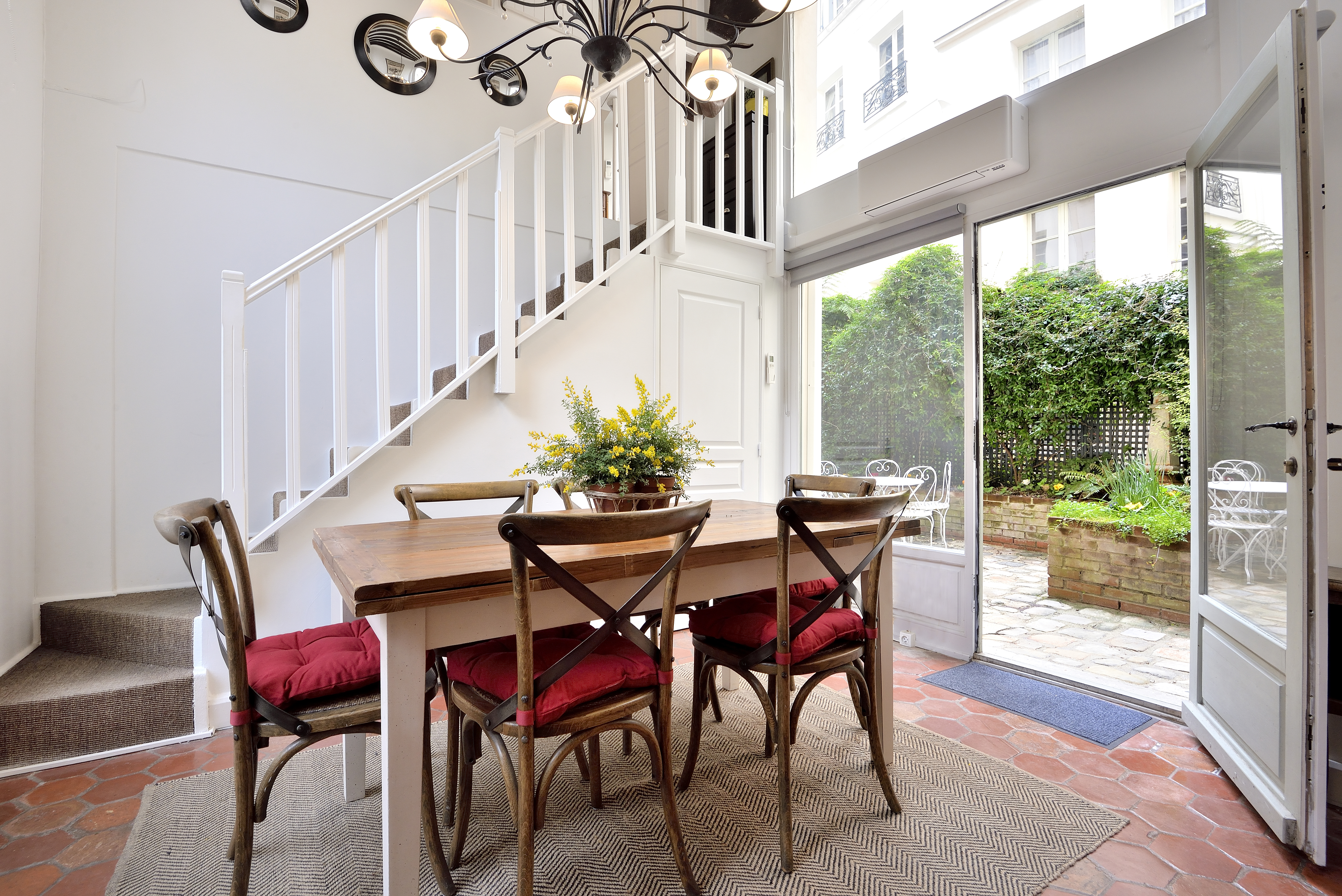 Villa Safran Maubert Paris: Luxury 2-Bedroom Apartment with Private Garden, Île de la Cité Paris