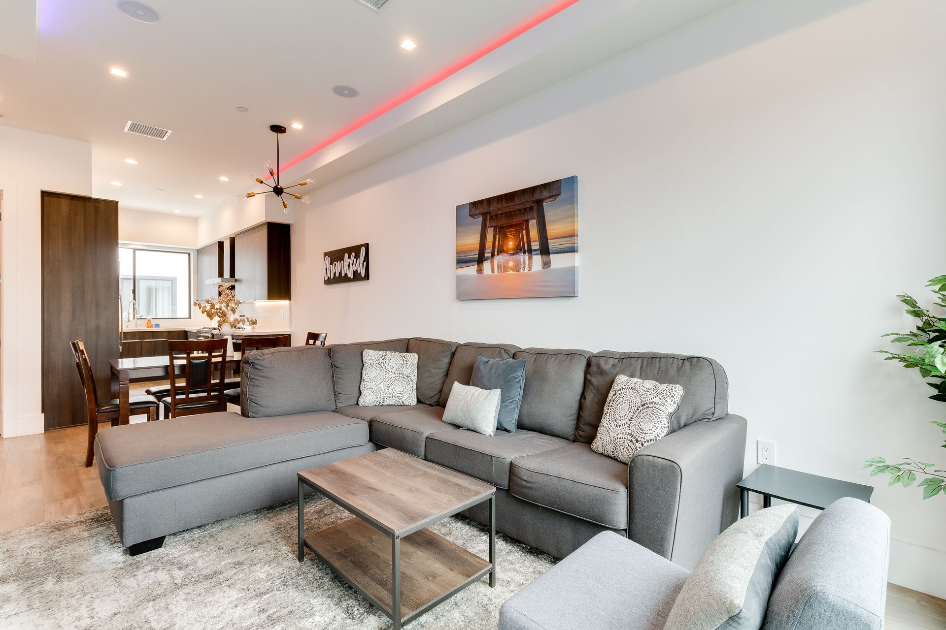 Villa Safran Midcity Mid City: Modern 4-Bedroom Townhouse Apartment with Spa and Family Amenities, Mid City