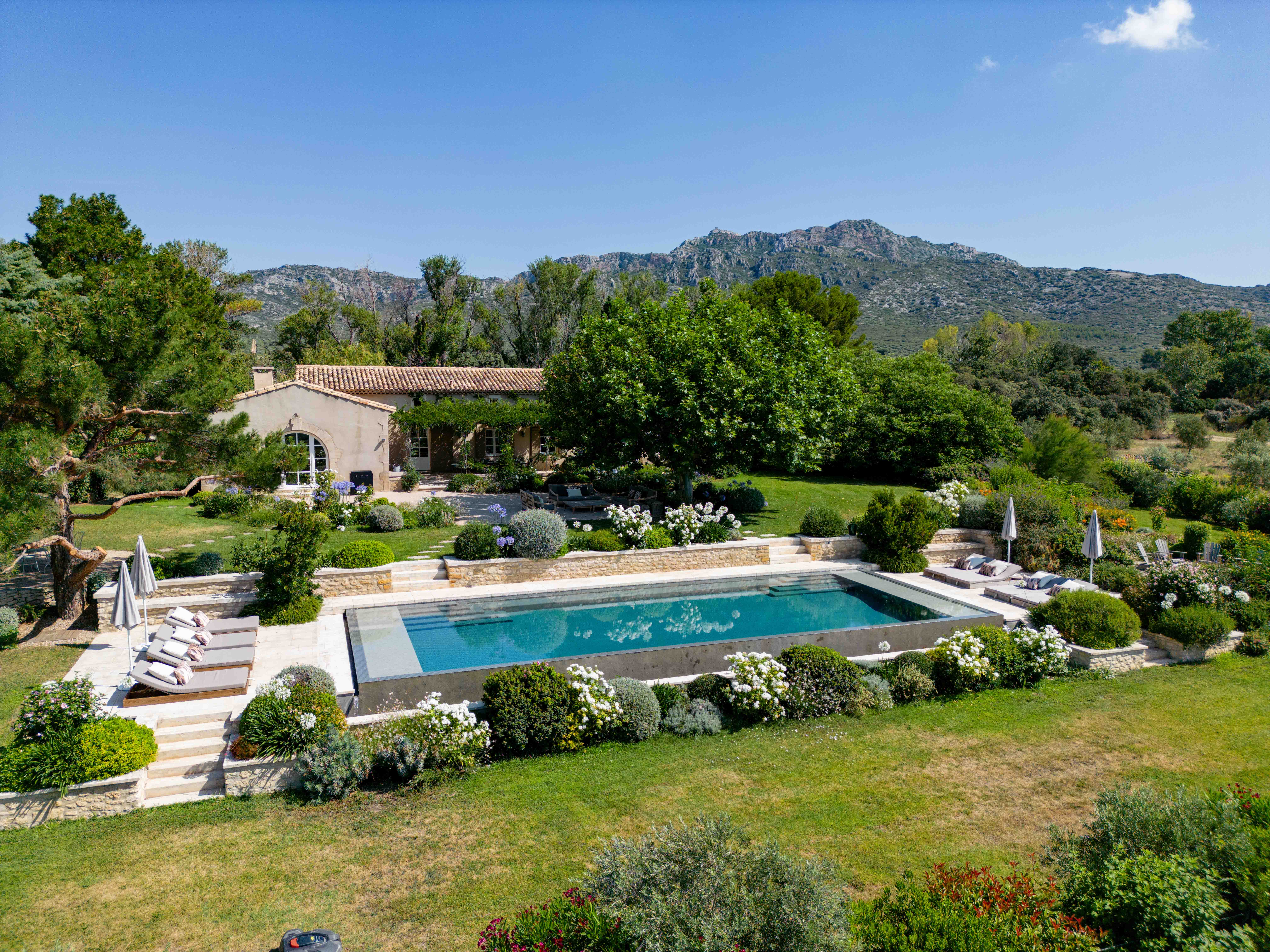 Villa Safran Mollégès Arles: Luxury 5-Bedroom Villa with Private Pool and Spa, Arles Provence