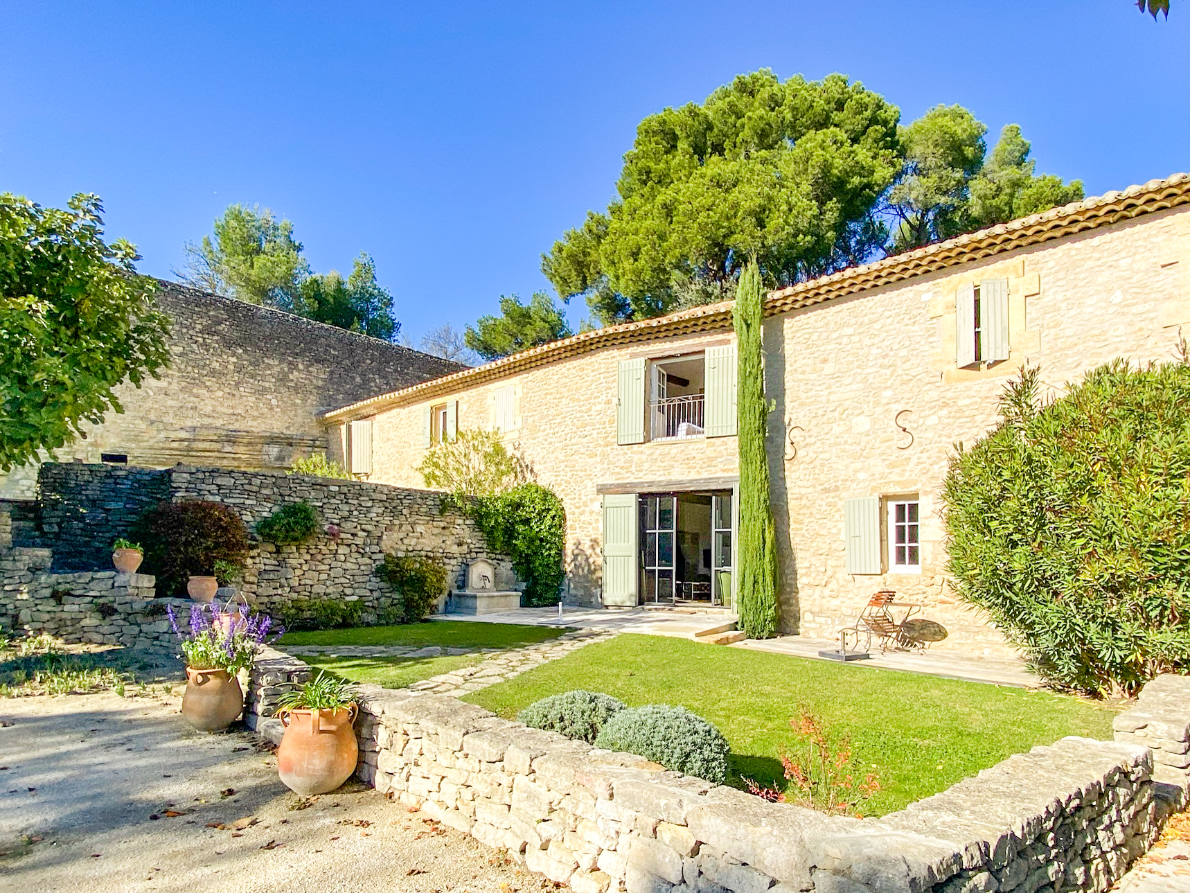 Villa Safran Monptine Saint Remy: Luxury 7-Bedroom Villa with Private Pool and Spa, Saint-Rémy-de-Provence