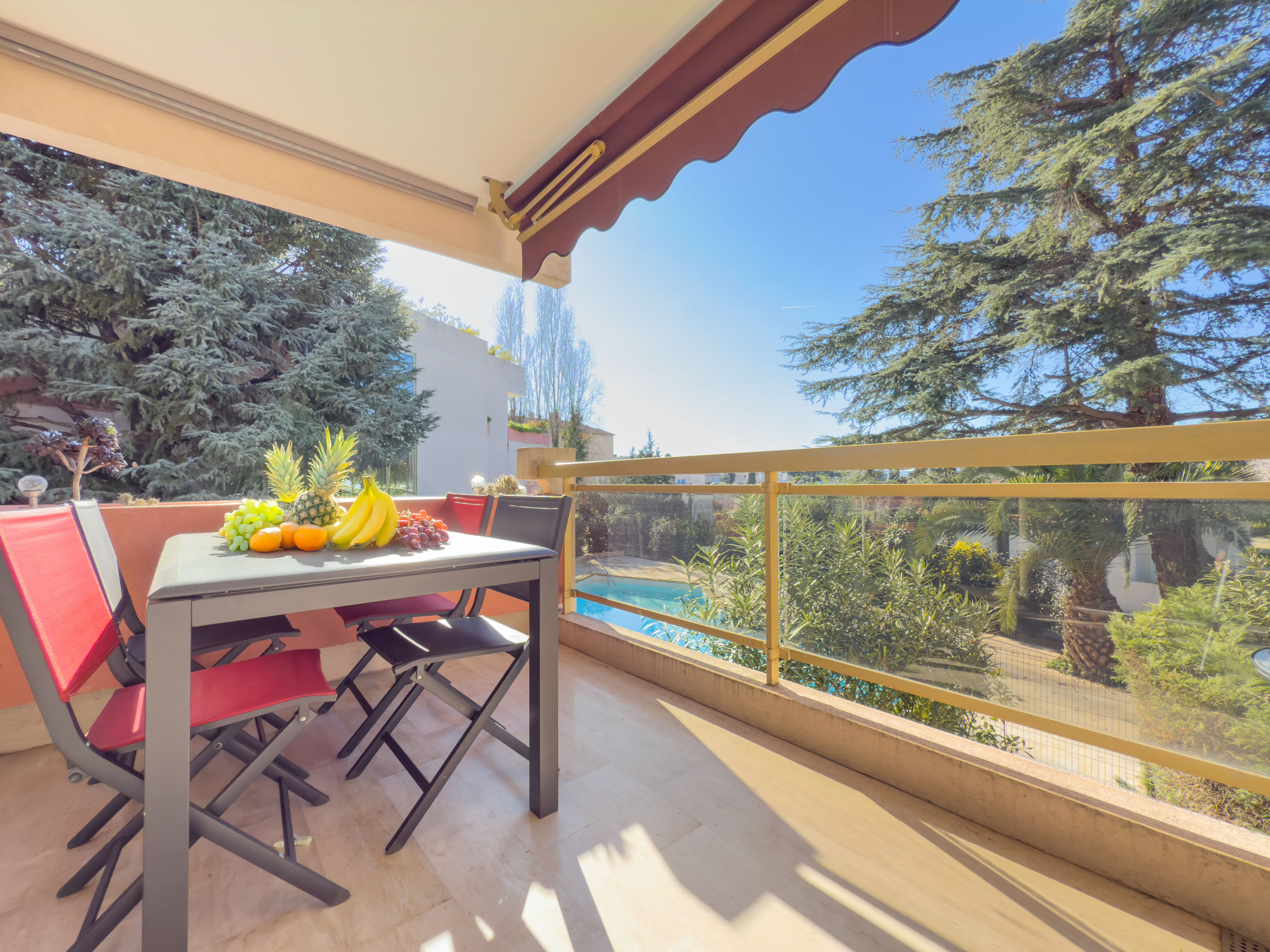 Villa Safran Mouré Cannes: Luxury 2-Bedroom Apartment with Pool and Sea Views, Cannes