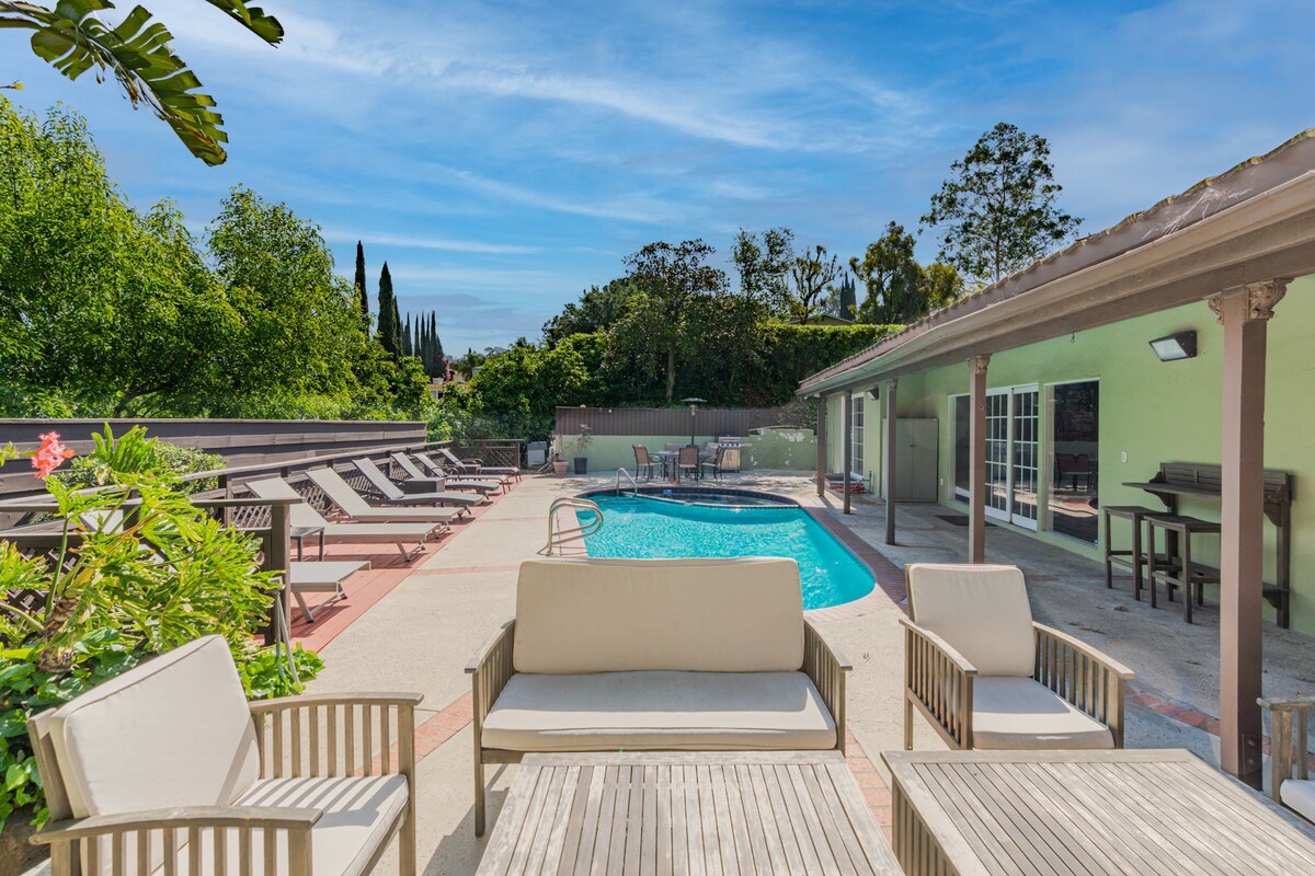 Villa Safran Mulholland Studio City: Luxury 4-Bedroom Villa with Private Pool and Hot Tub, Studio City