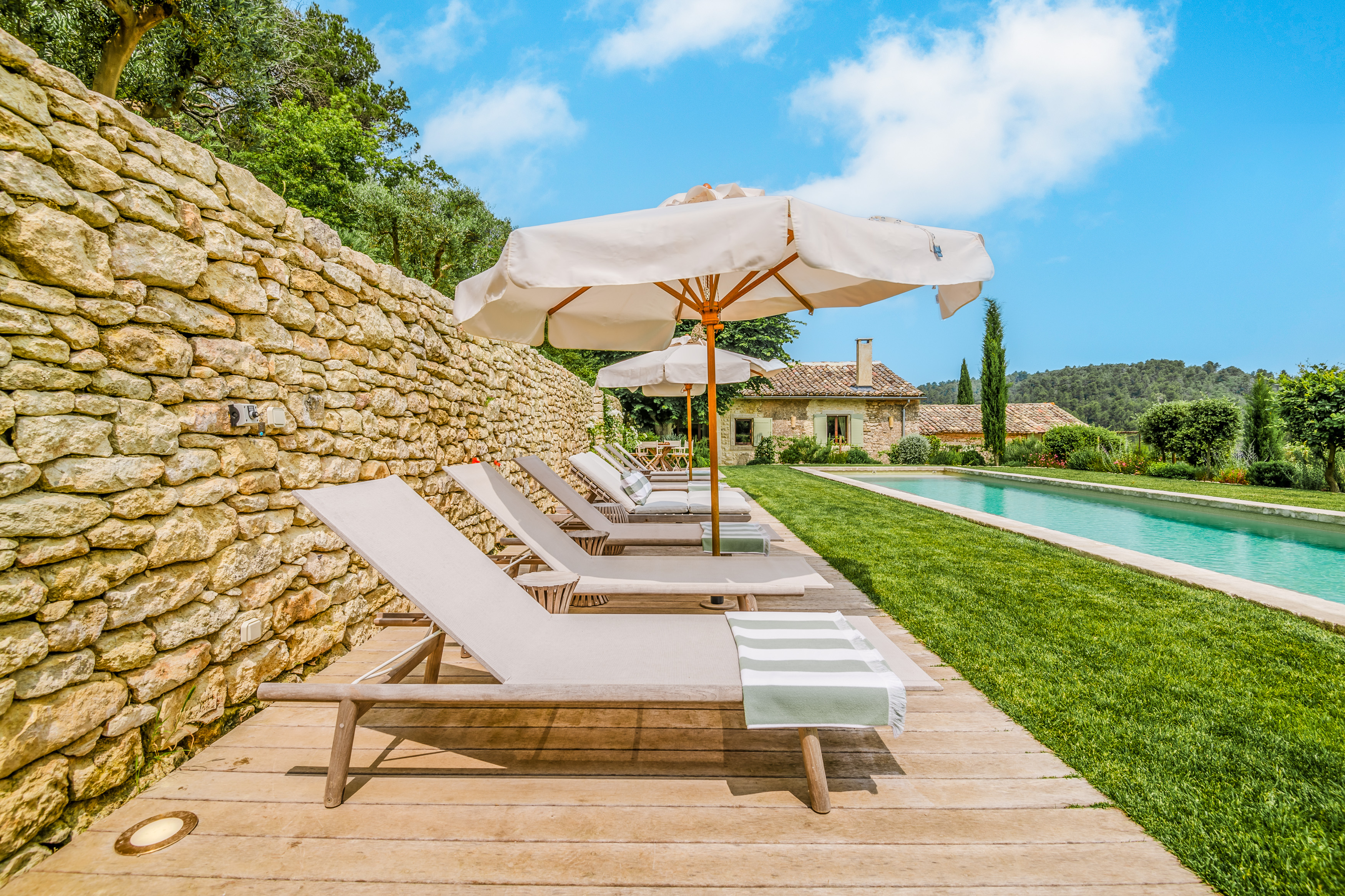 Villa Safran Murs Vaucluse: Luxury 5-Bedroom Villa with Pool and Spa, Vaucluse Provence