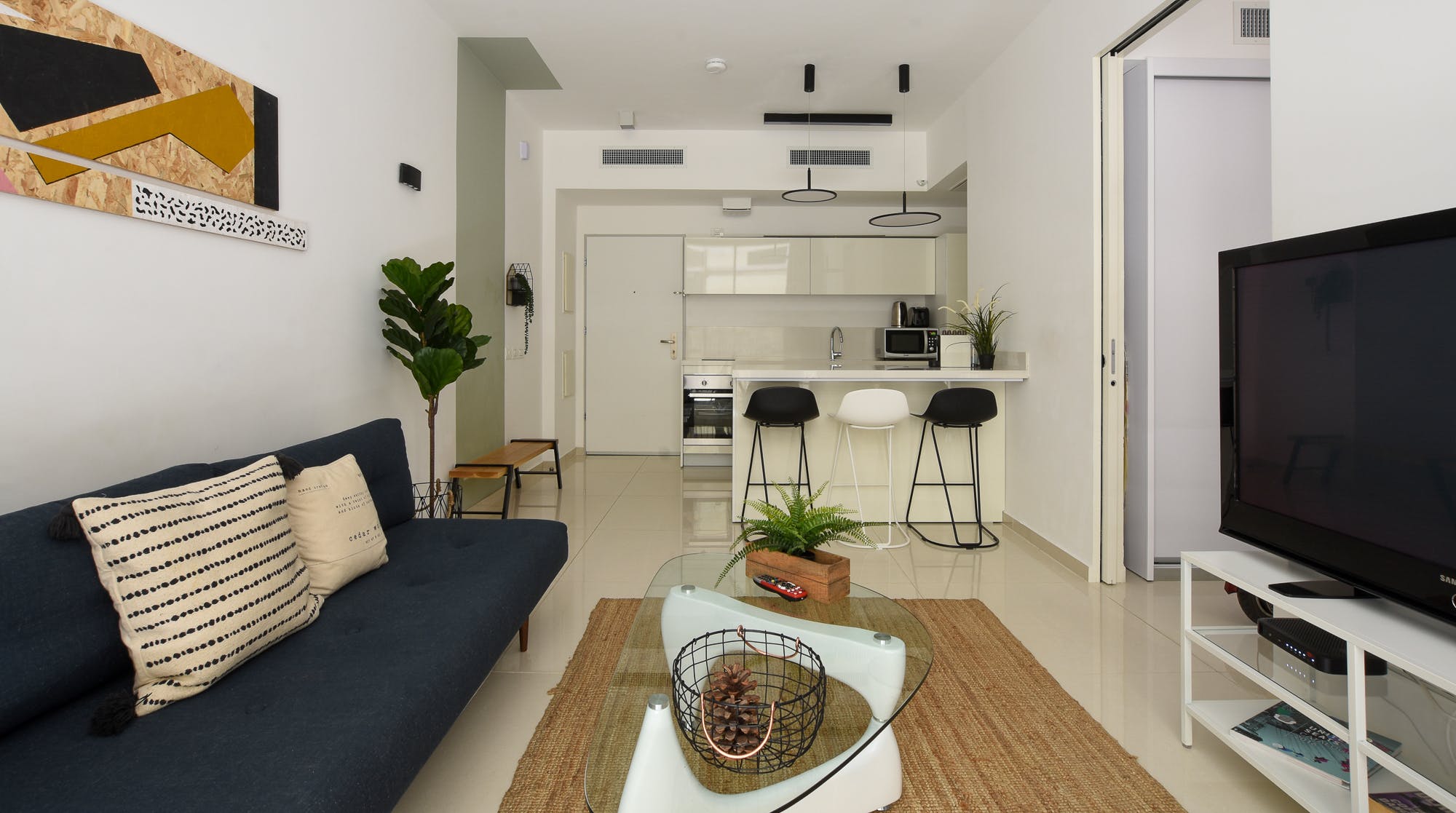 Villa Pergola Rothschild Boulevard Kerem Hateimanim: Luxury 1-Bedroom Apartment with Sea Views in Kerem Hateimanim, Tel Aviv