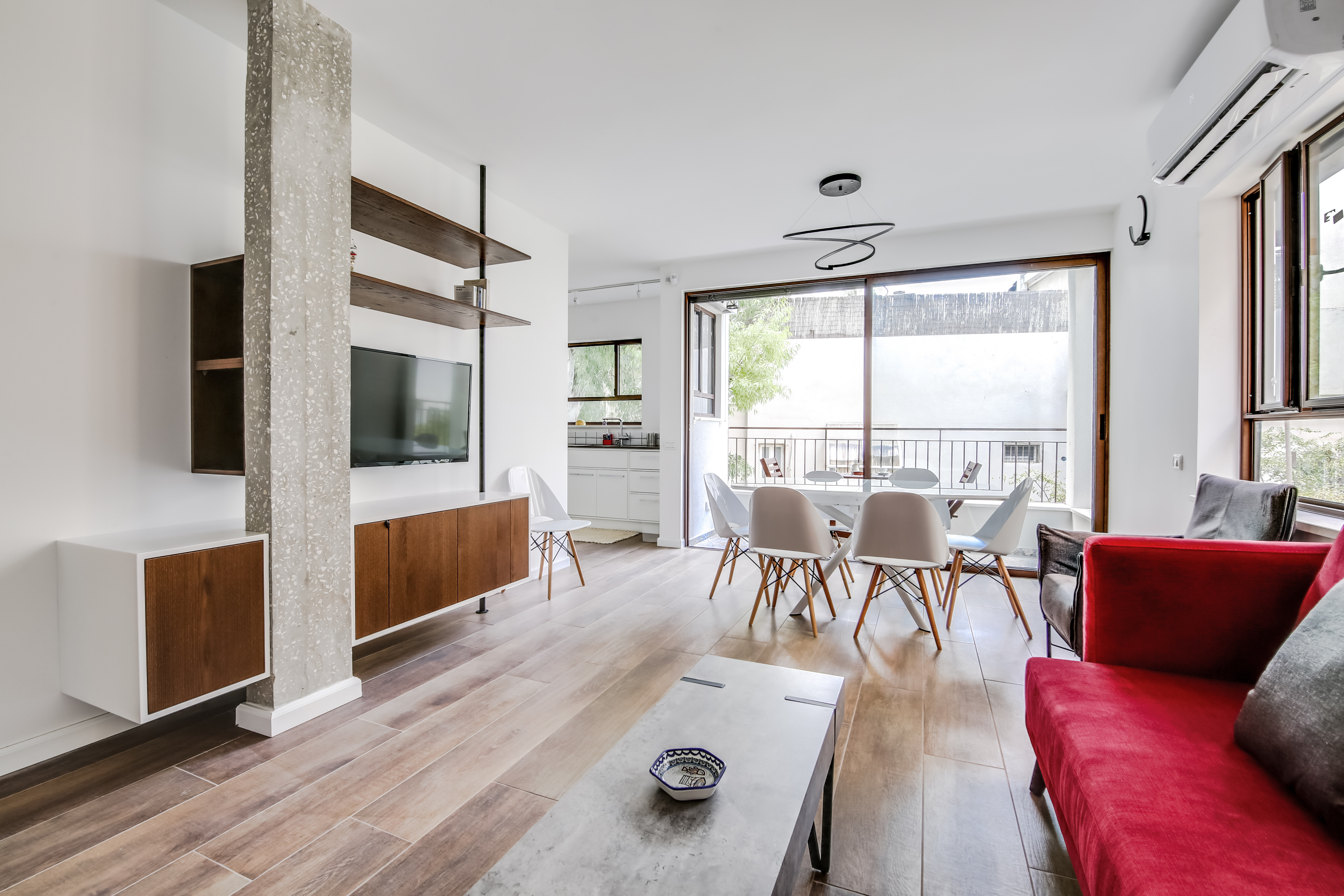 Villa Akti Gordon Beach Kerem Hateimanim: Stylish 2-Bedroom Apartment with Sea Views and Spa Facilities in Tel Aviv