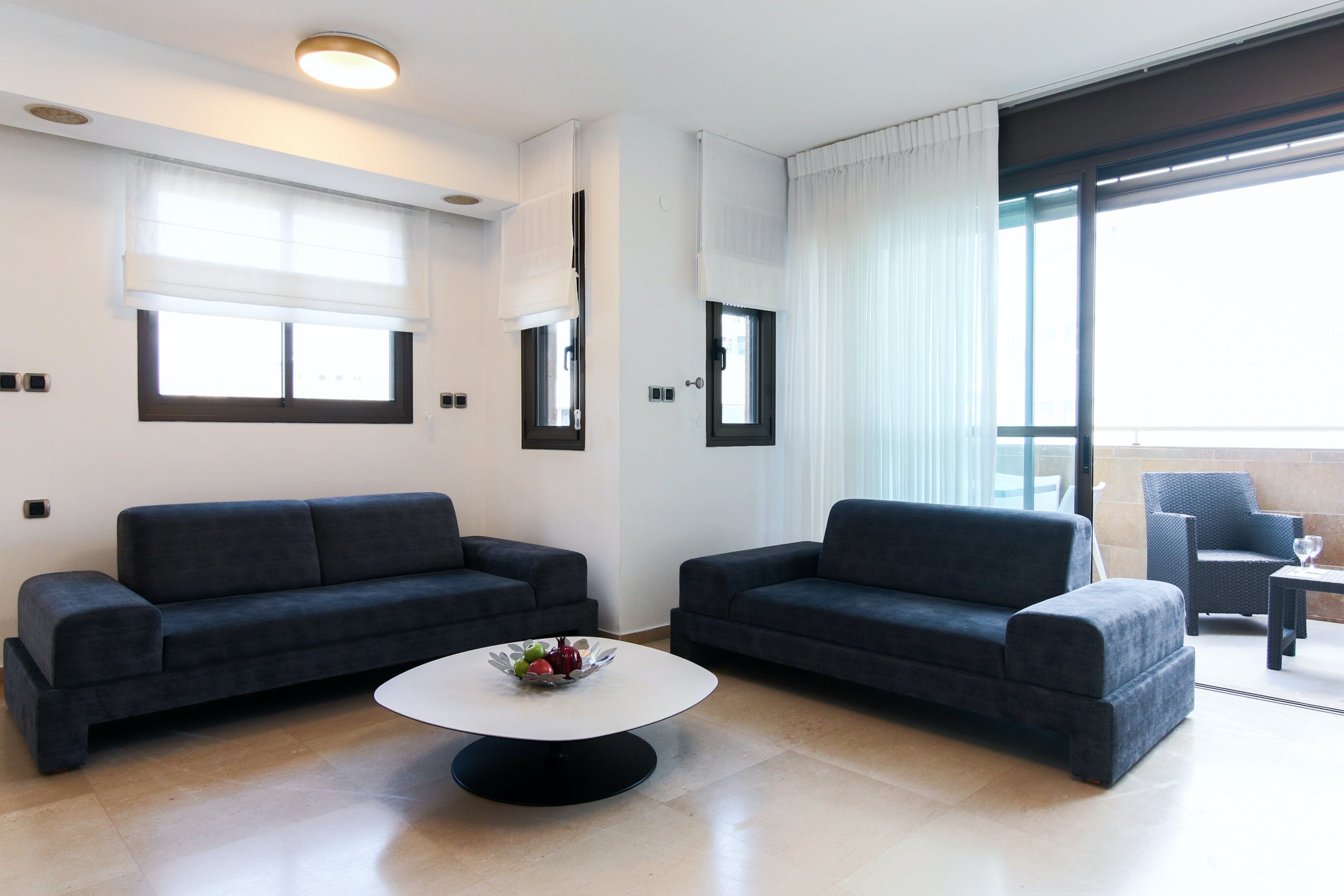 Villa Safran Neve Tzedek: Luxury 3-Bedroom Apartment with Hot Tub and Sea View, Kerem Hateimanim Tel Aviv