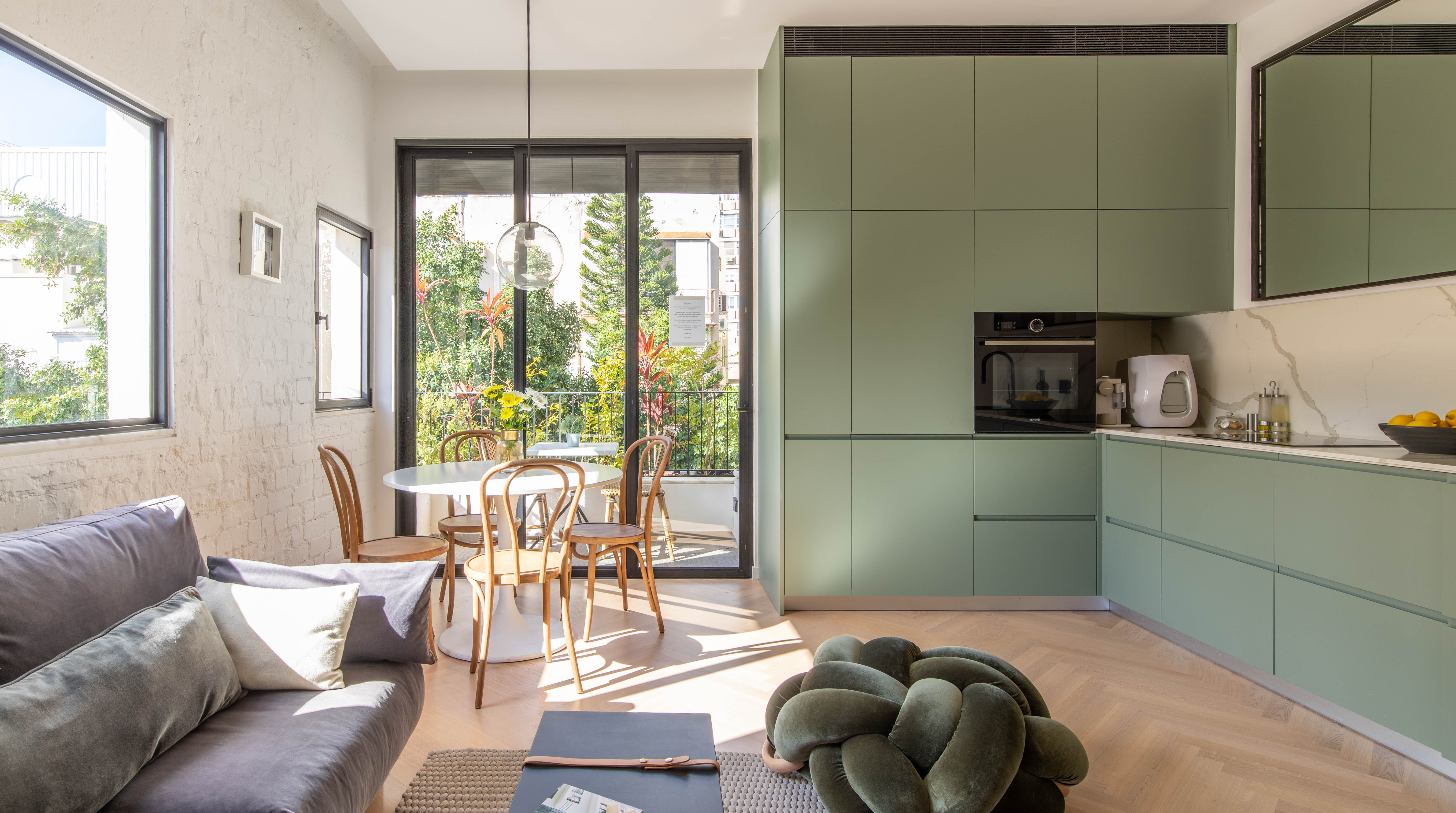 Villa Safran Neve Tzedek Tel Aviv: Luxury 2-Bedroom Apartment with Sea Views in Kerem Hateimanim, Tel Aviv