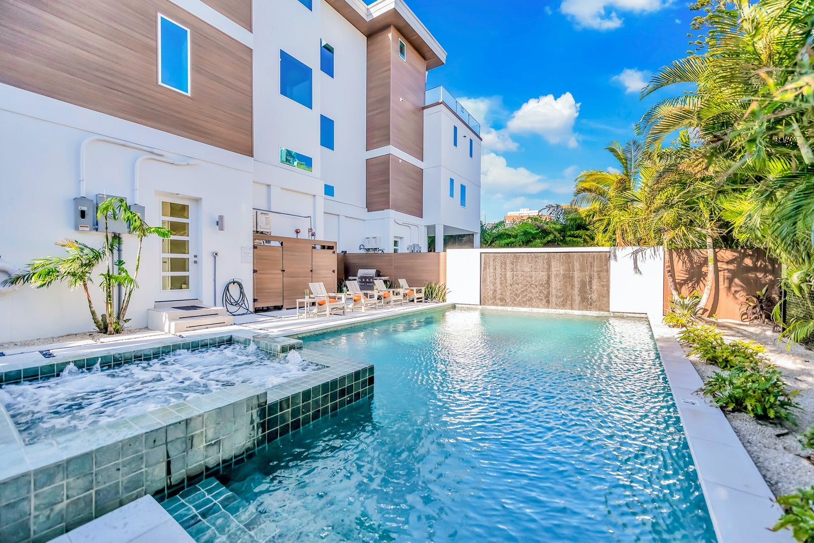 Villa Safran Nokomis Sarasota 1098390: Luxury 6-Bedroom Apartment with Pool and Sea Views, Sarasota