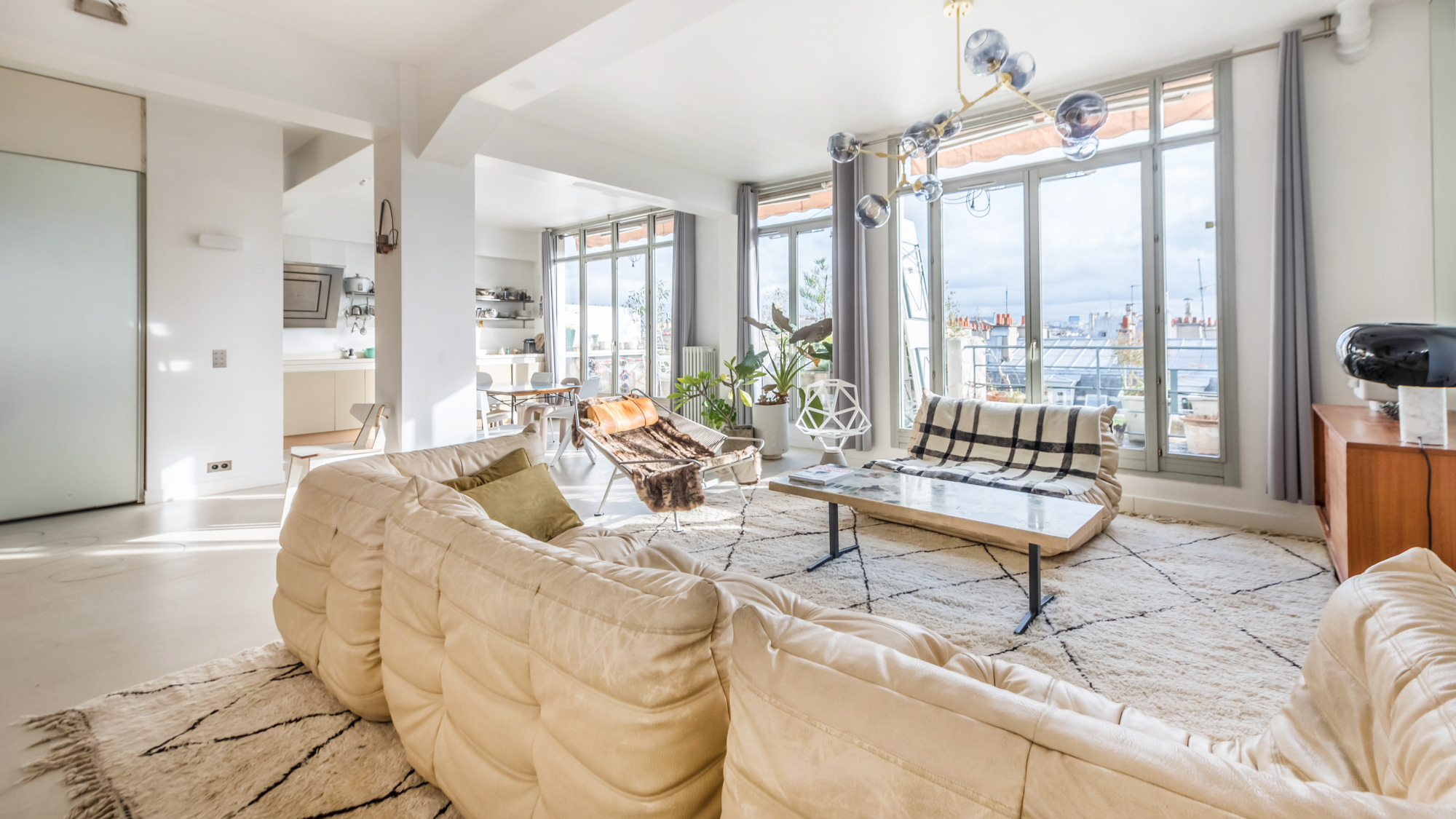 Villa Safran Oberkampf Paris: Luxury 1-Bedroom Apartment with Spa and Terrace, Canal Saint Martin Paris