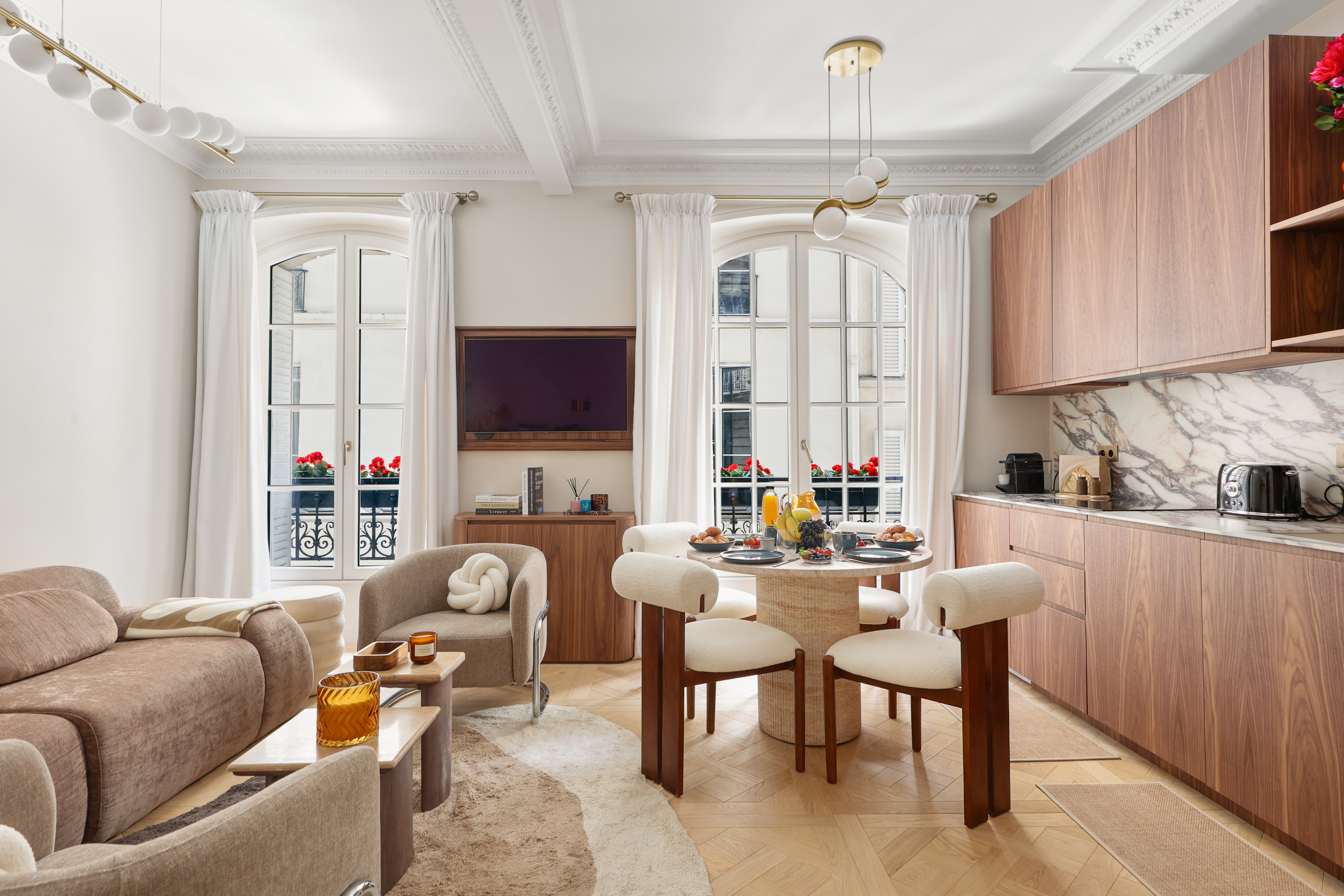 Villa Safran Odéon Paris: Luxury 2-Bedroom Apartment with Air-Con and Private Parking in Saint Germain des Prés – Odéon, Paris