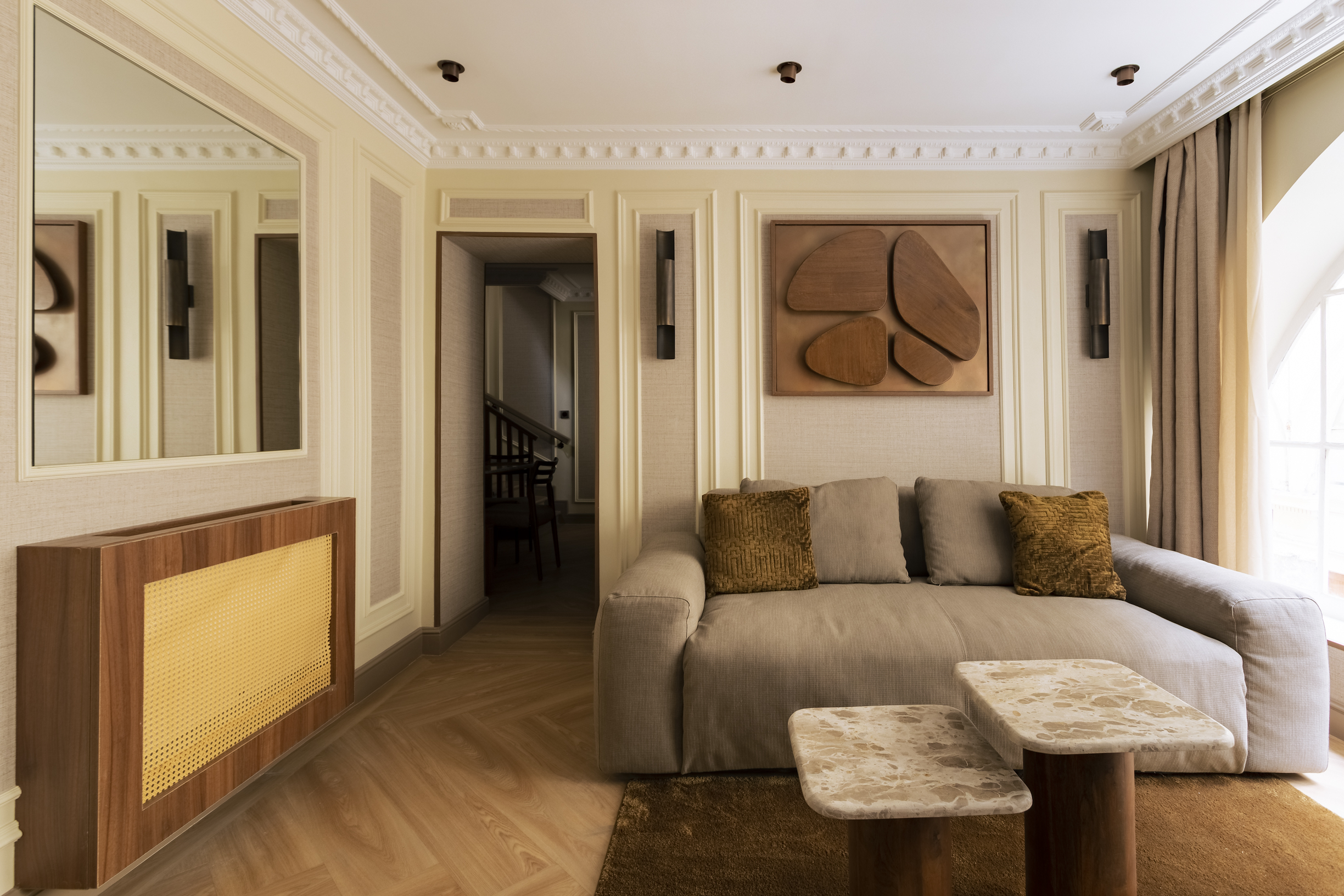 Villa Pigeonnier Richelieu Louvre – Palais Royal: Luxury 2-Bedroom Apartment with Air-Con and Concierge, Louvre Palais Royal Paris