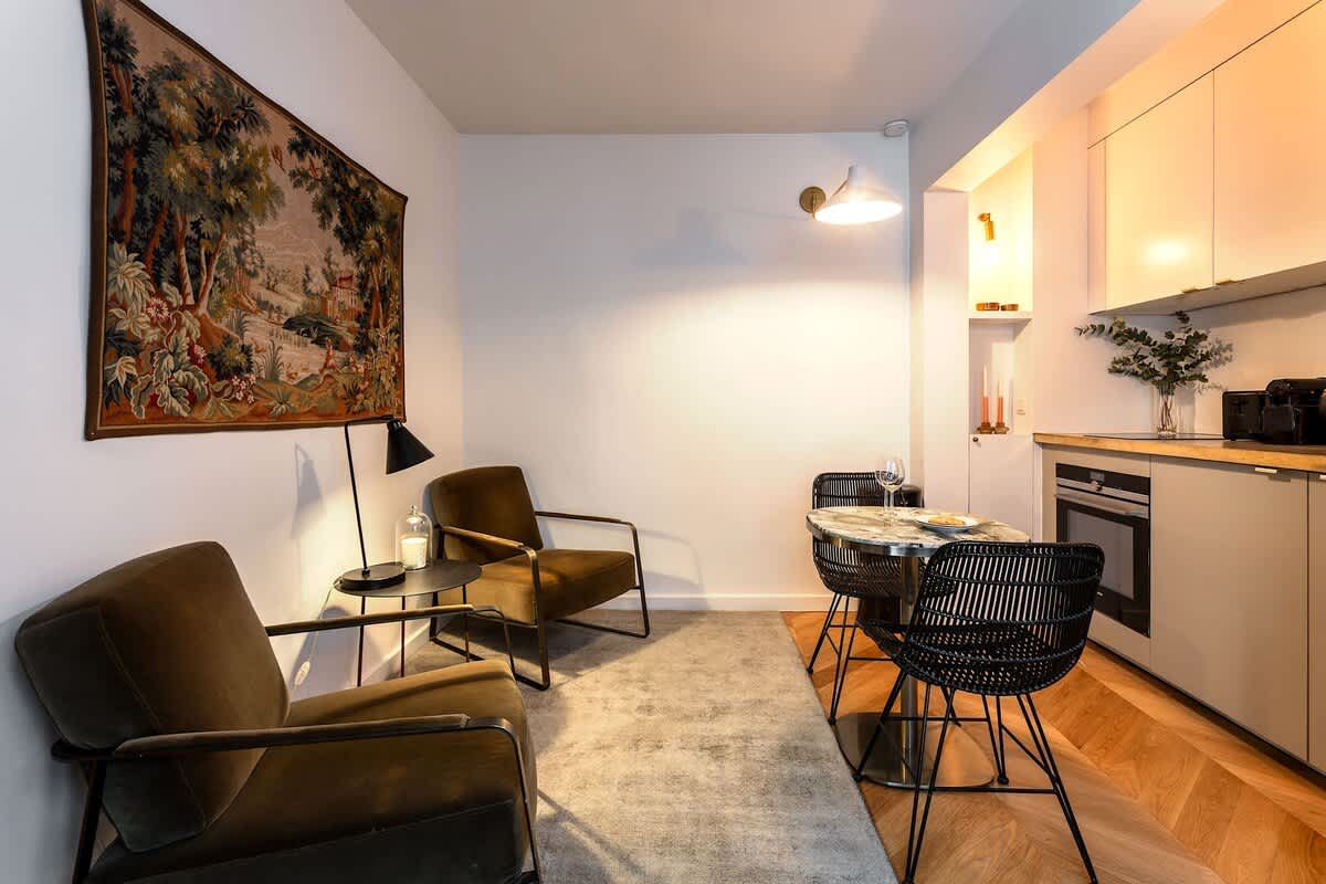 Villa Safran Palais Louvre: Elegant 1-Bedroom Apartment with Family-Friendly Comfort, Paris Louvre