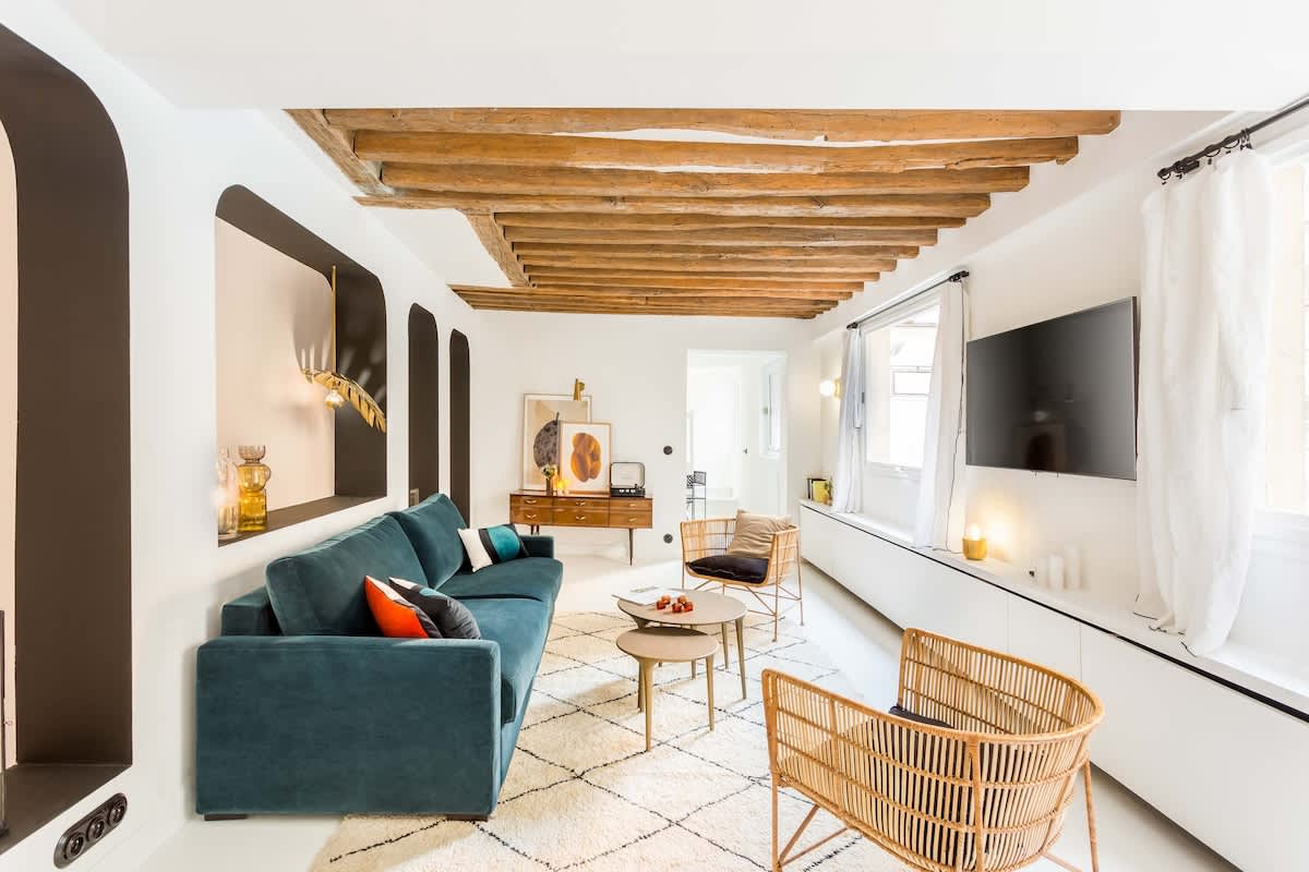 Villa Safran Palais Royal Paris: Luxury 3-Bedroom Apartment with Spa and Family Amenities, Louvre Palais Royal Paris