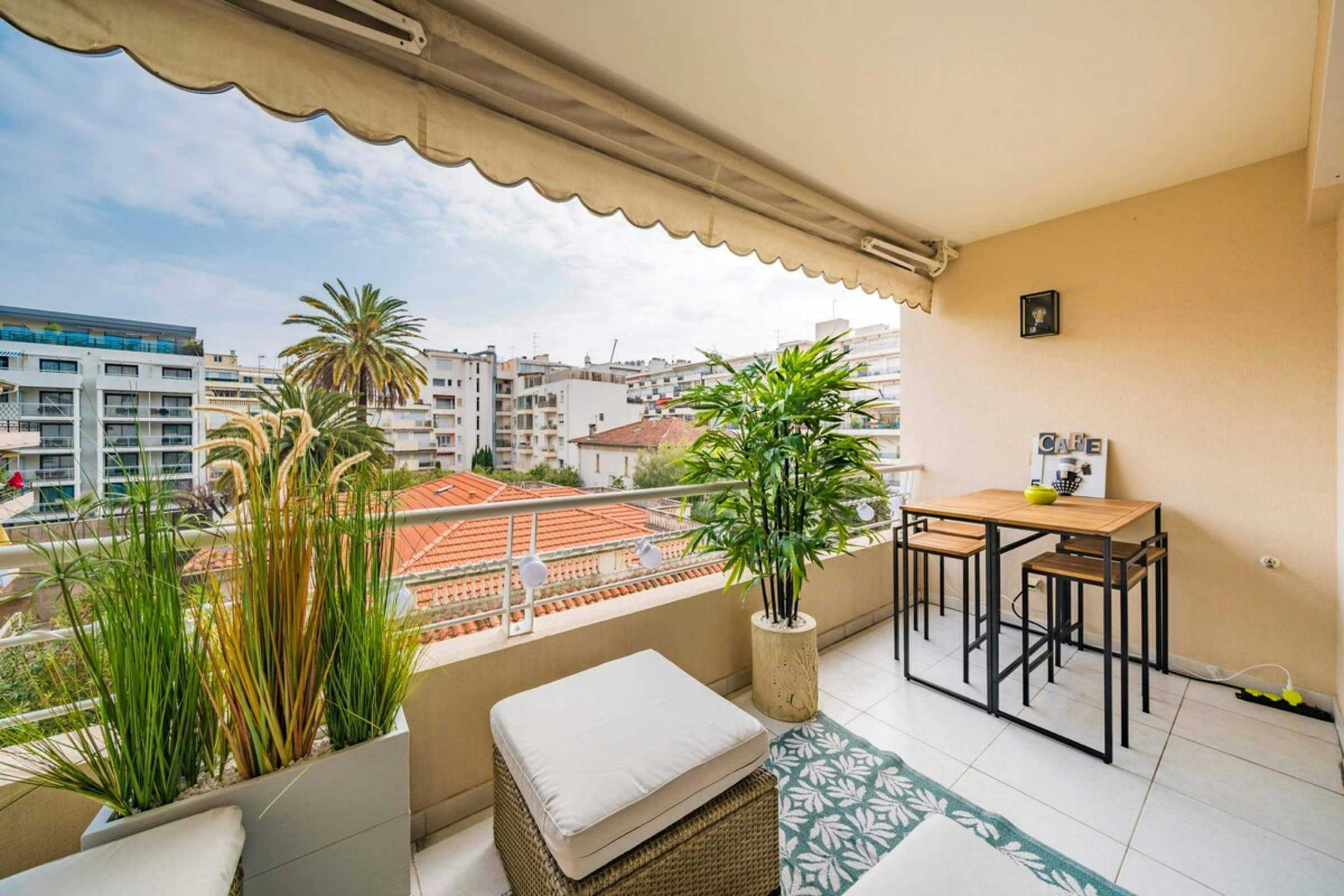 Villa Safran Palm-Beach Cannes: Luxury 1-Bedroom Apartment with Spa and Air-Con, Cannes