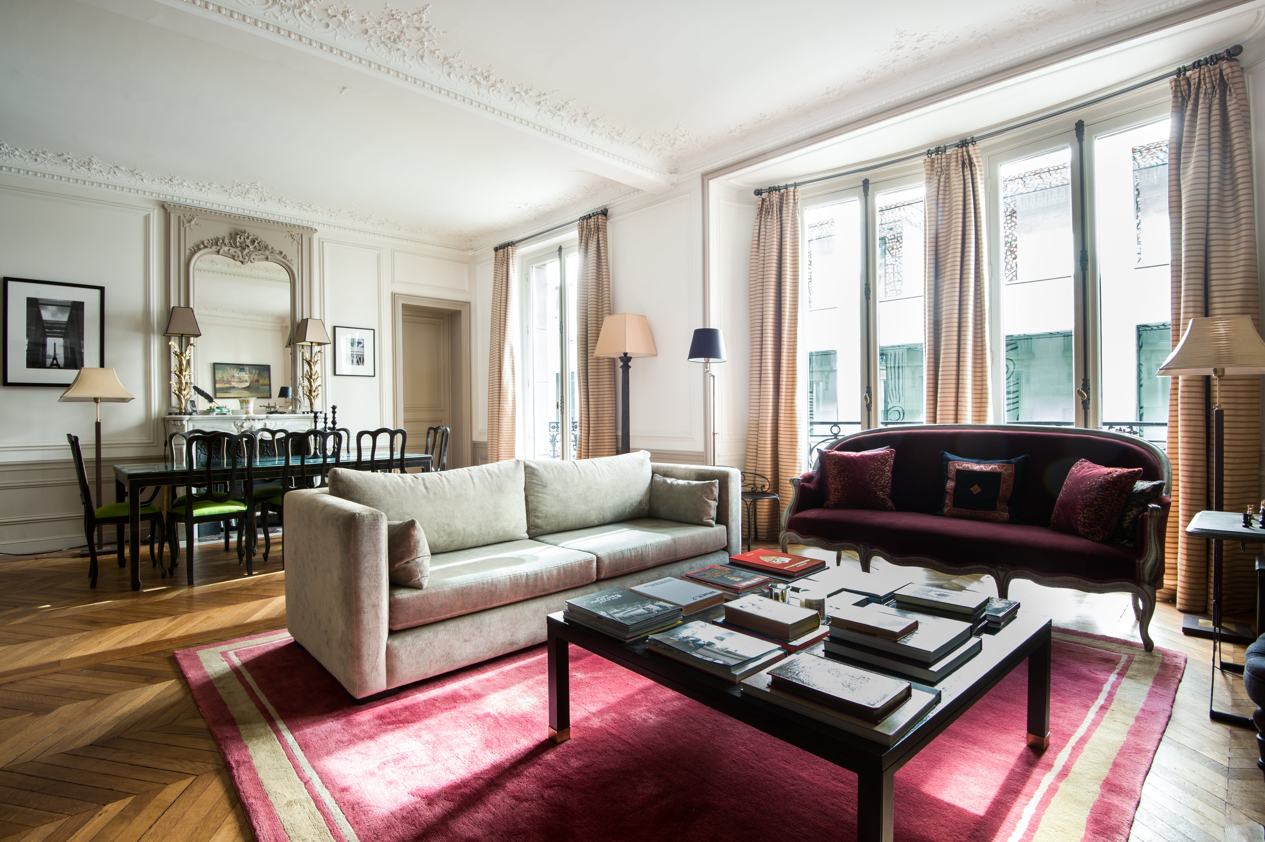 Villa Dourado Rue de l’Université Eiffel Tower: Luxury 4-Bedroom Apartment with Spa and Fireplace near Eiffel Tower, Paris