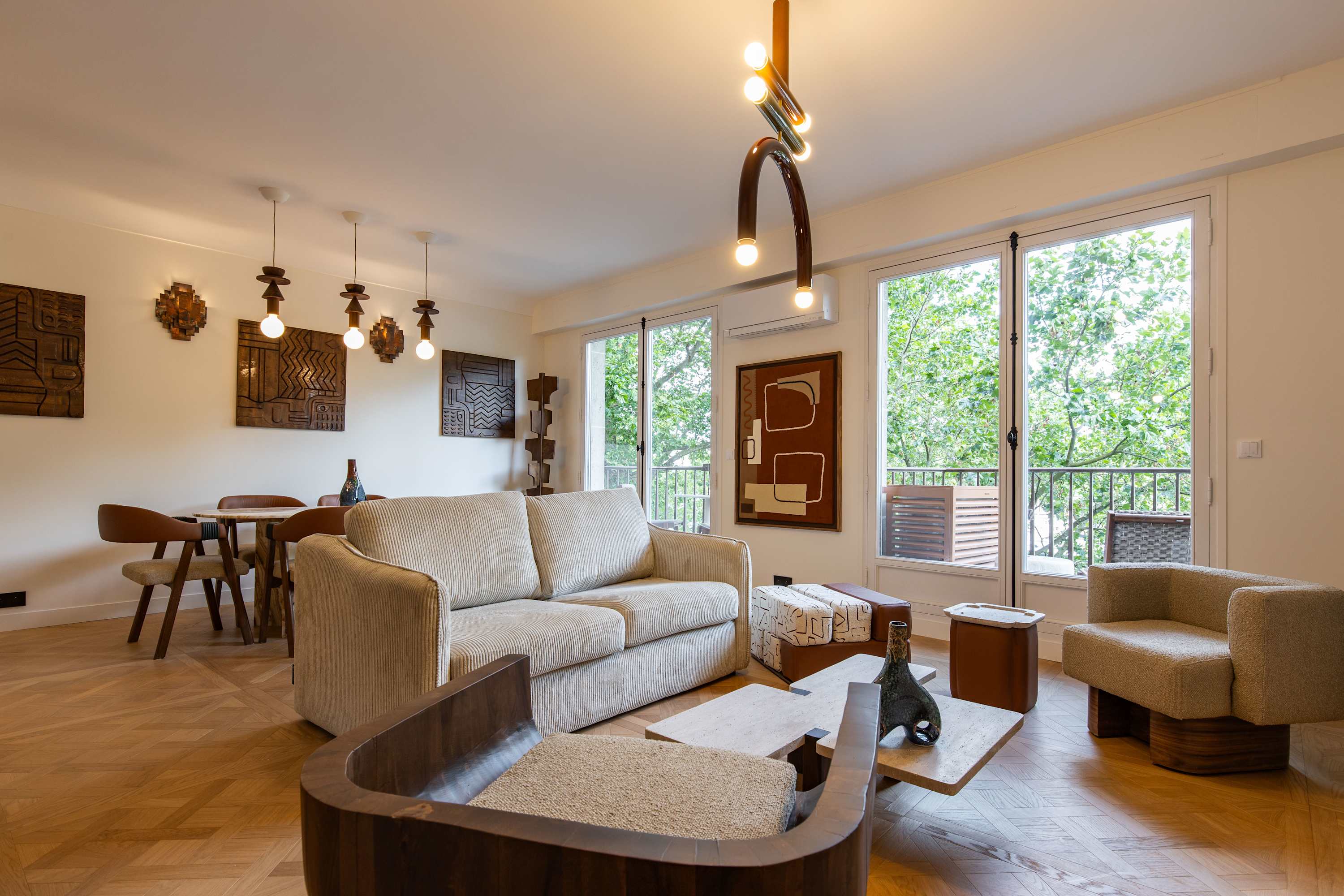 Villa Safran Passy Paris: Luxury 2-Bedroom Apartment with Balcony Views, Eiffel Tower Paris