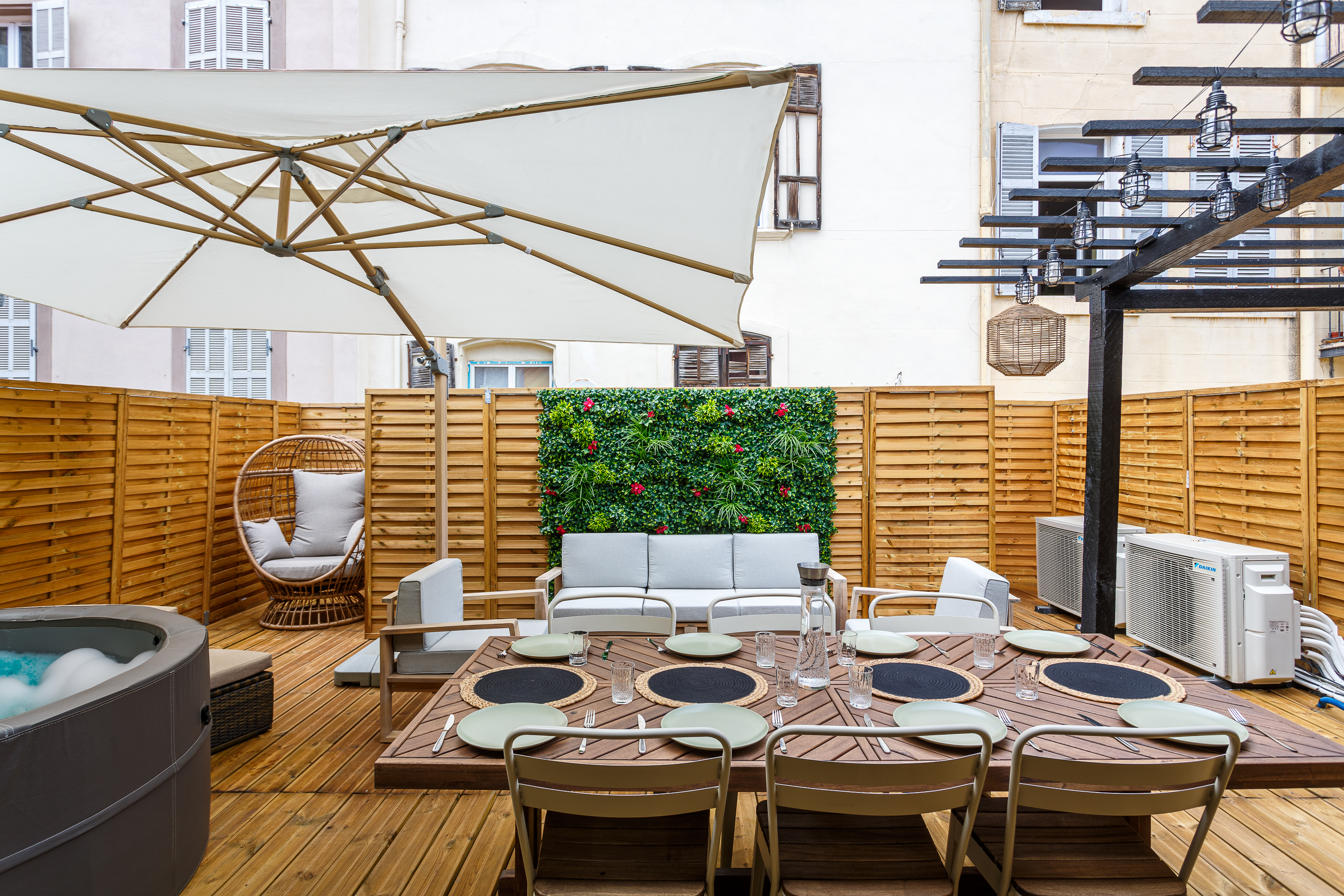Villa Safran Pharo Marseille: Luxury 2-Bedroom Apartment with Hot Tub and Sea Views, Marseille