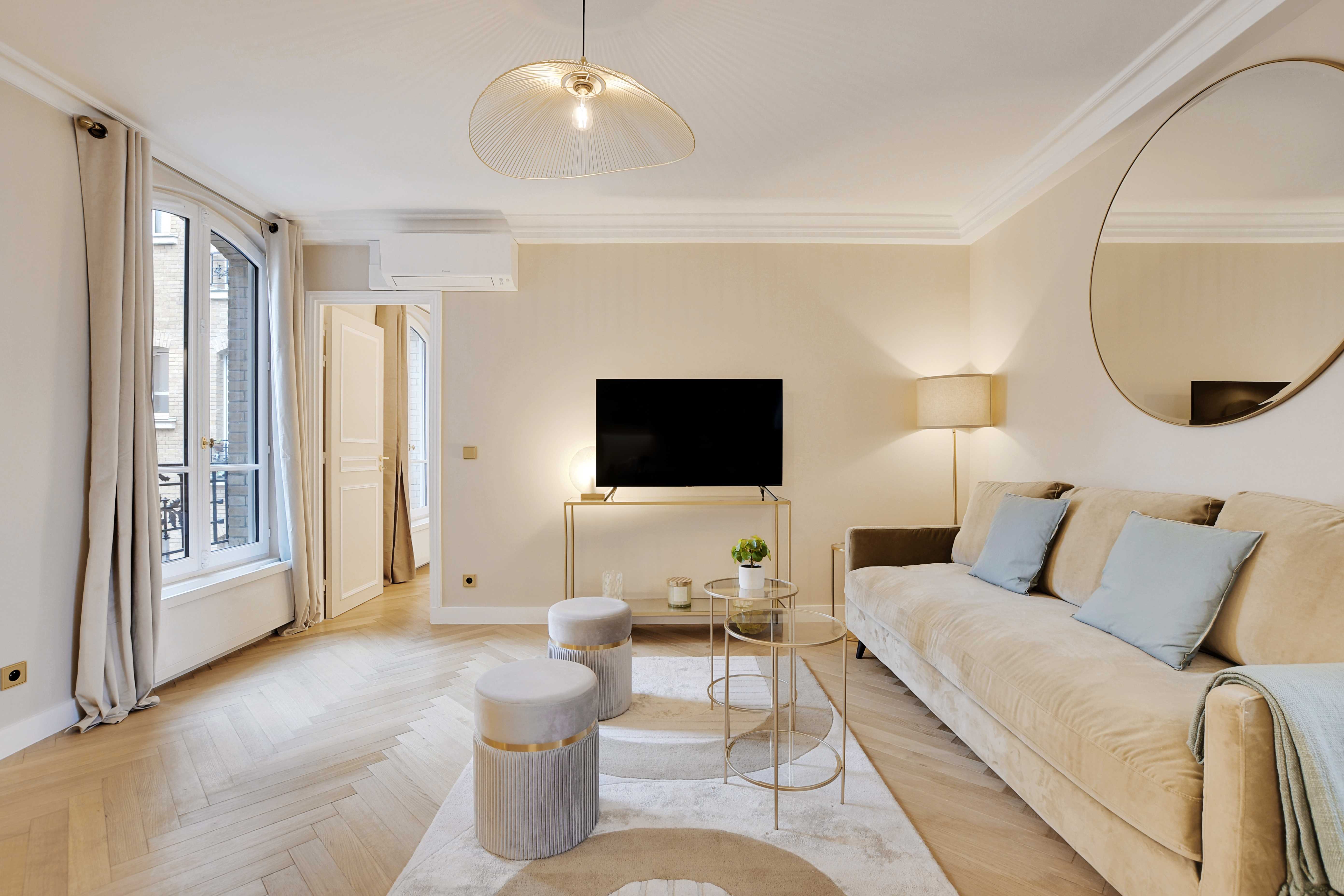 Villa Safran Pigalle Abbesses: Luxury 1-Bedroom Villa with Spa and Air-Con, South Pigalle Paris
