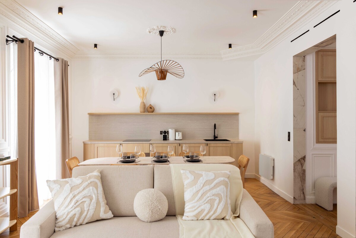 Villa Safran Pigalle Blanche: Luxury 3-Bedroom Apartment with Air-Con and Family-Friendly Features, South Pigalle Paris