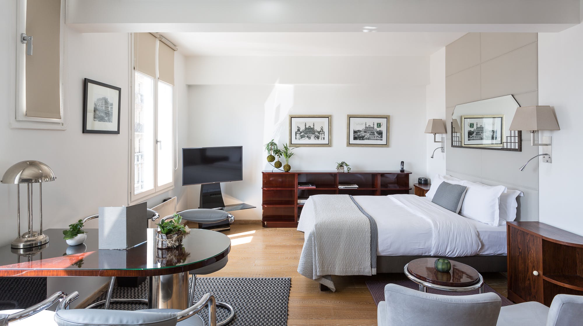 Villa Safran Pigalle Montmartre Paris: Luxury 1-Bedroom Apartment with Air-Con and Parking, South Pigalle Paris