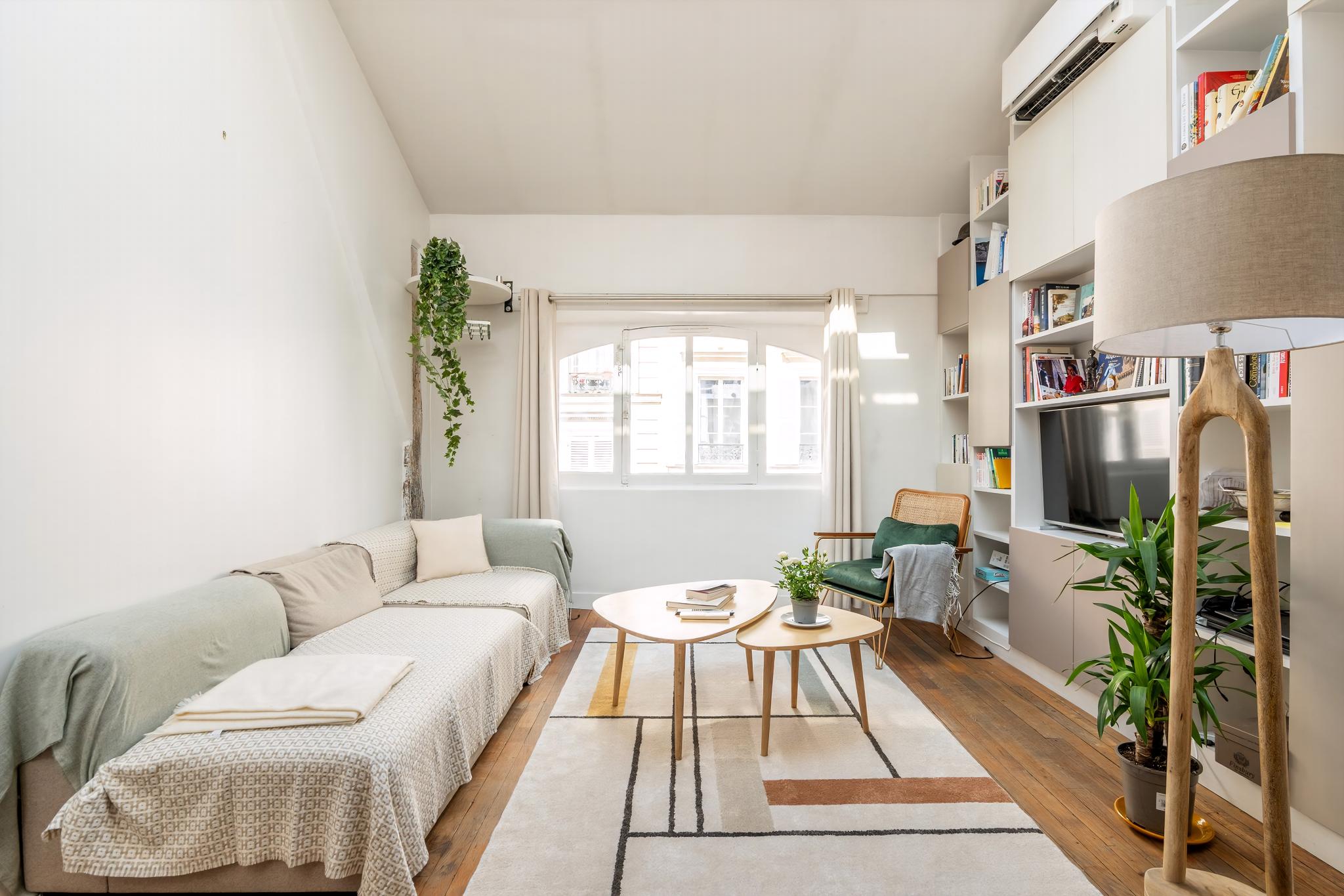 Villa Safran Pigalle Saint-Georges Paris: Luxury 1-Bedroom Apartment with Air Conditioning in South Pigalle, Paris