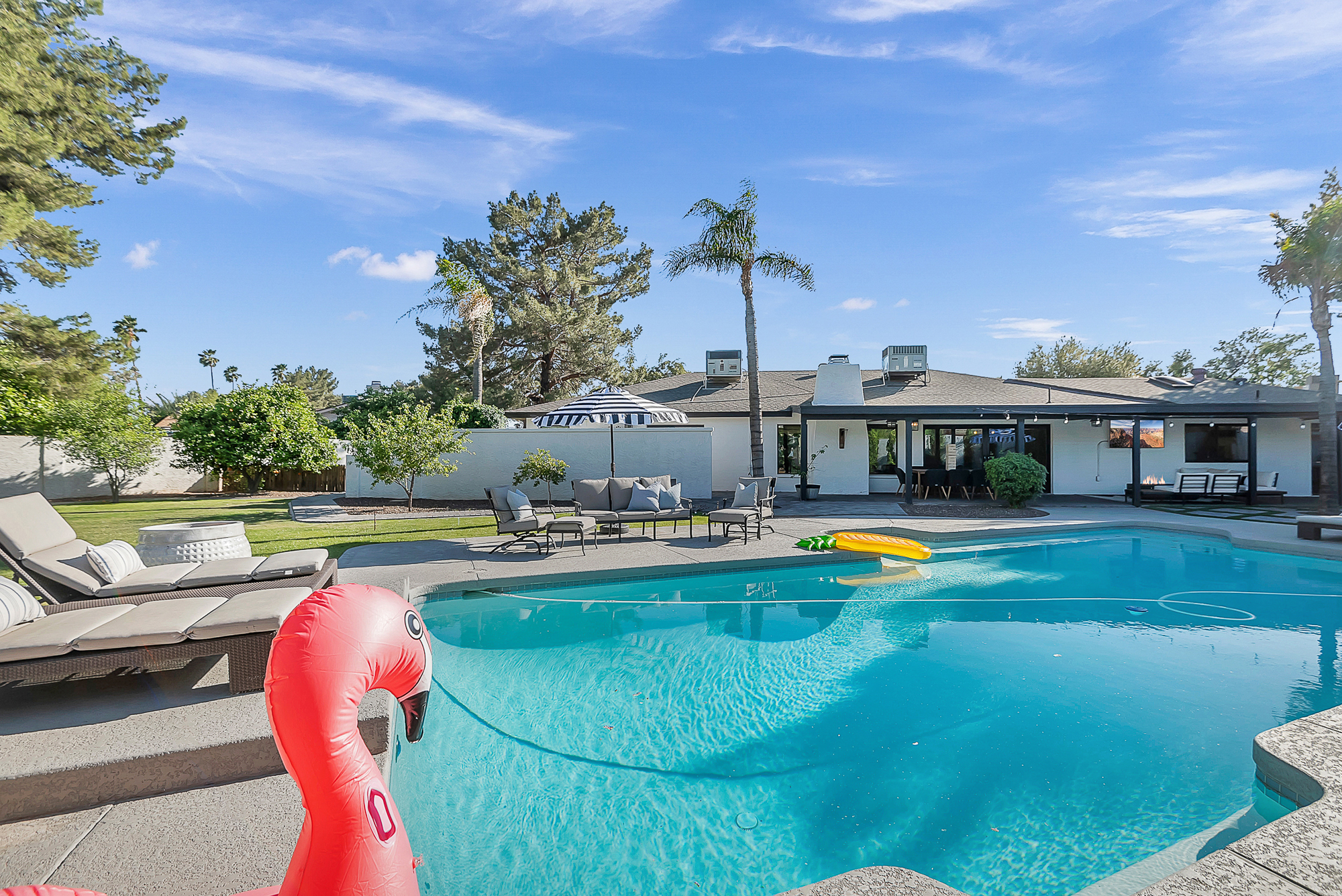 Villa Safran Pinnacle Phoenix: Luxury 5-Bedroom Villa with Private Pool and Hot Tub, Scottsdale