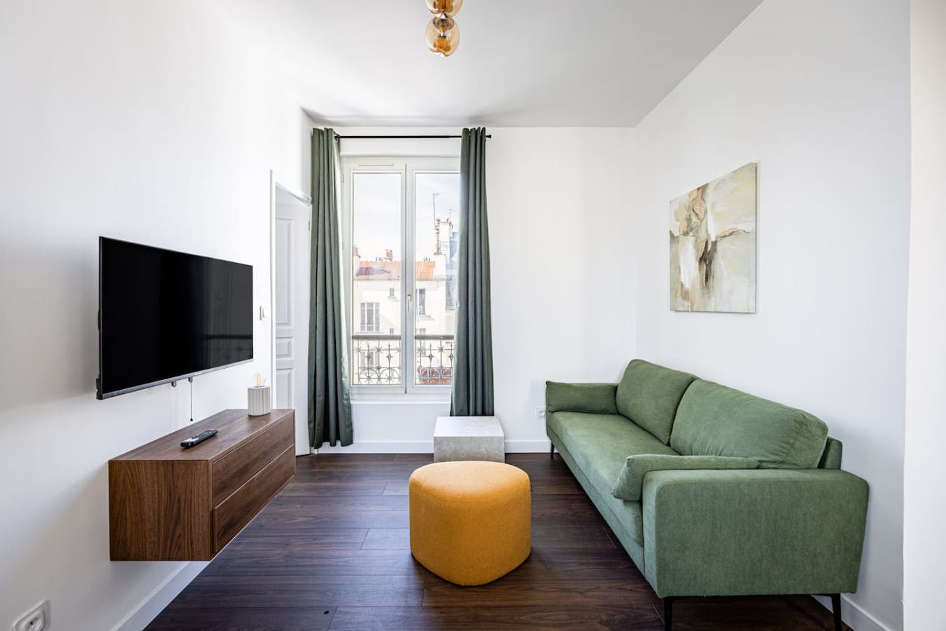 Villa Safran Plaisance Paris: Charming 2-Bedroom Apartment with Family-Friendly Features in Paris Montparnasse