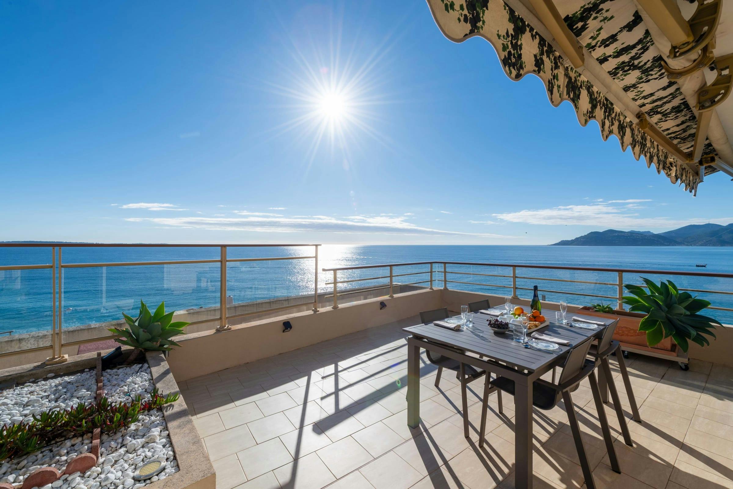 Villa Tourmente Rue Georges Clemenceau Cannes: Luxury 2-Bedroom Apartment with Sea View and Spa, Cannes