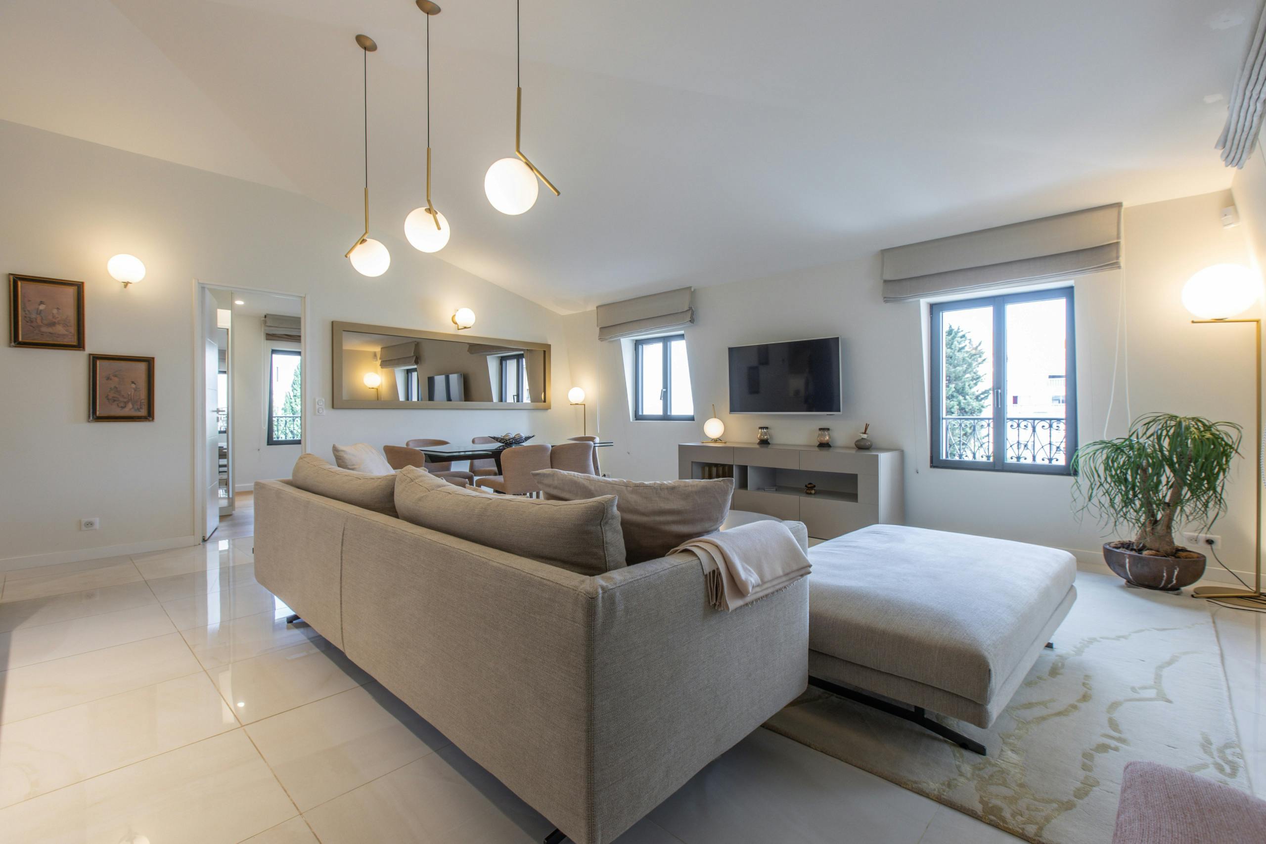 Villa Safran Pointe Croisette Cannes: Luxury 3-Bedroom Apartment with Sea Views and Private Parking, Cannes