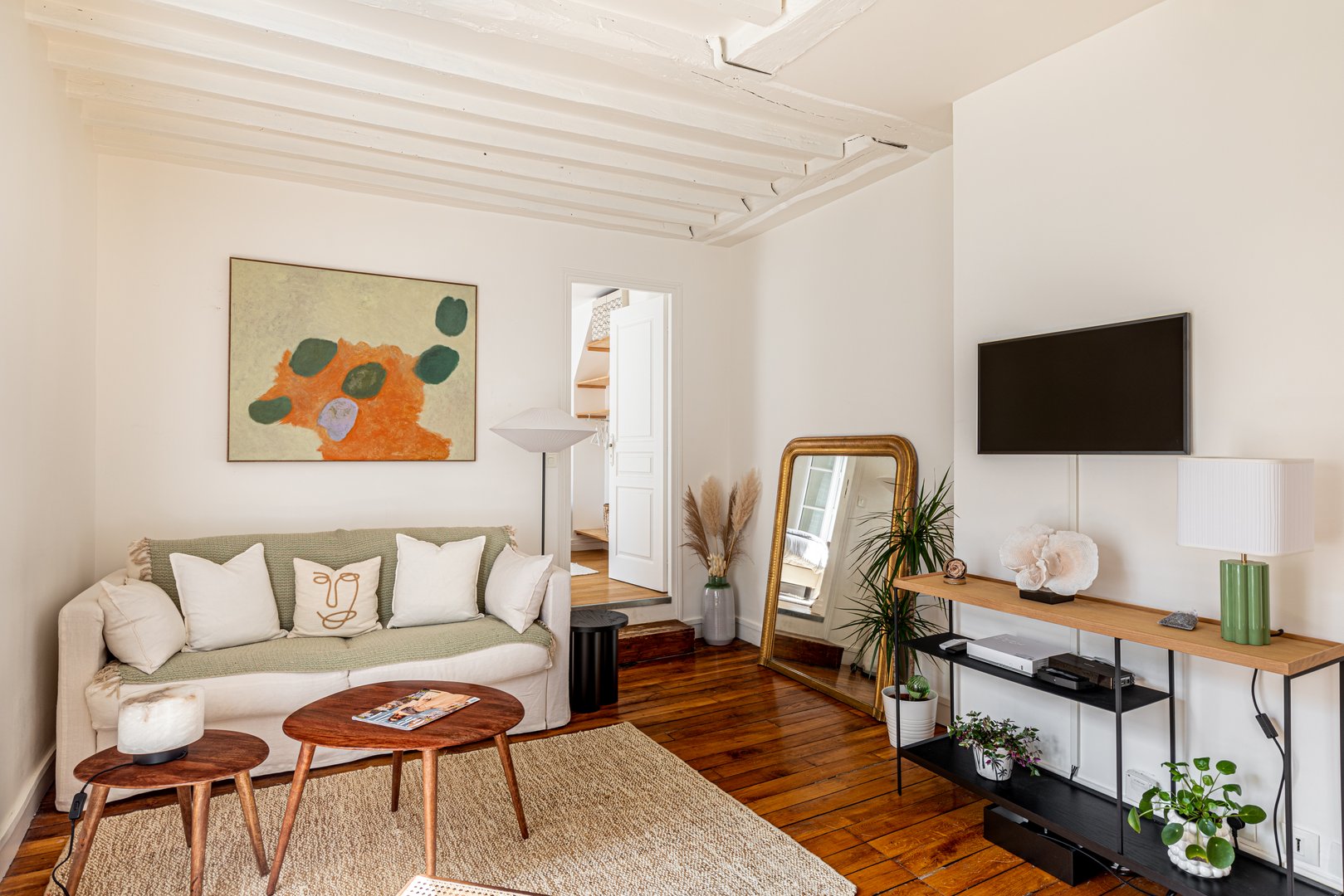 Villa Safran Poissonnière Paris: Luxury 1-Bedroom Villa with Family-Friendly Features, Grands Boulevards Paris