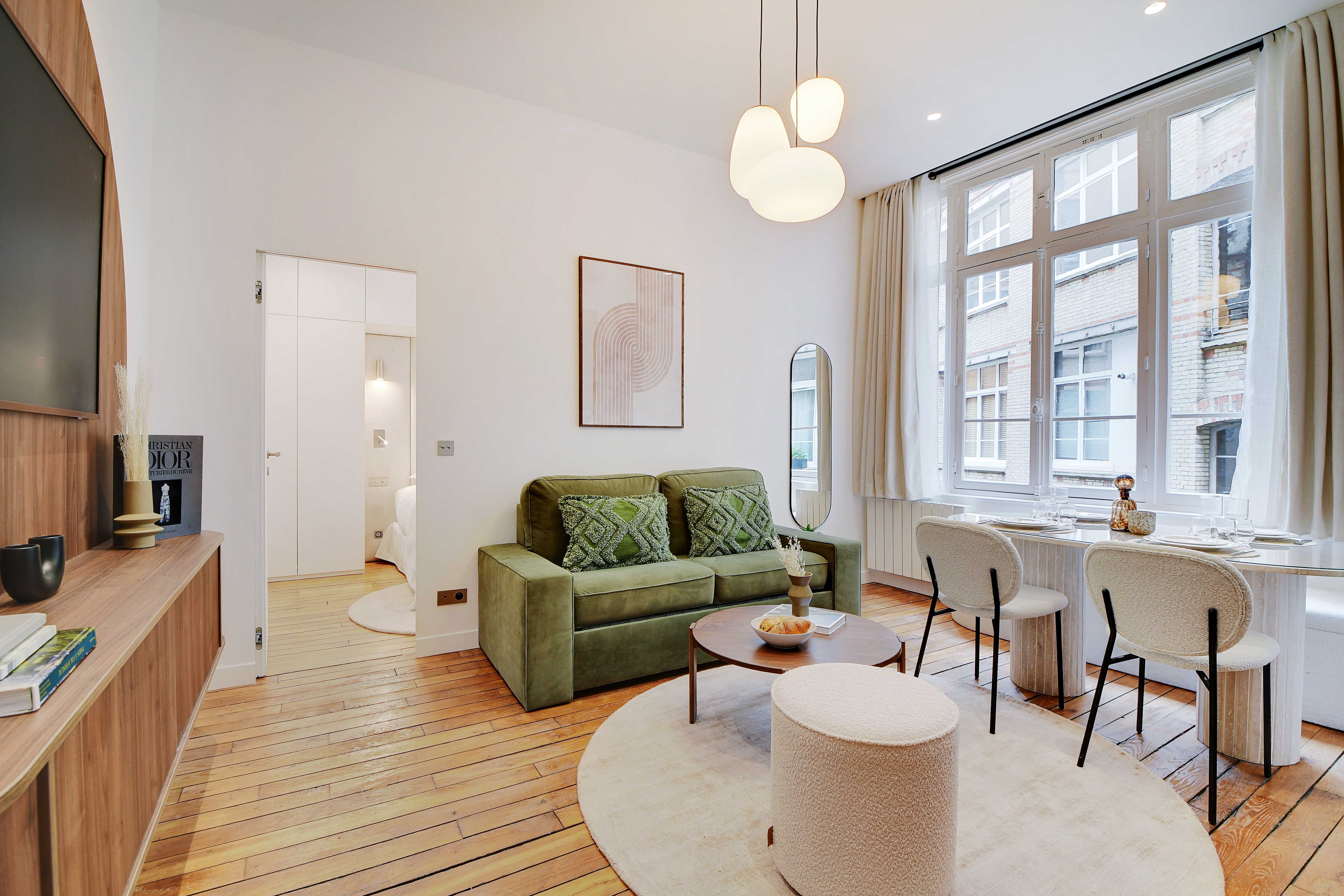 Villa Safran République Paris: Luxury 1-Bedroom Villa with Spa and Air-Con, Canal Saint Martin Paris