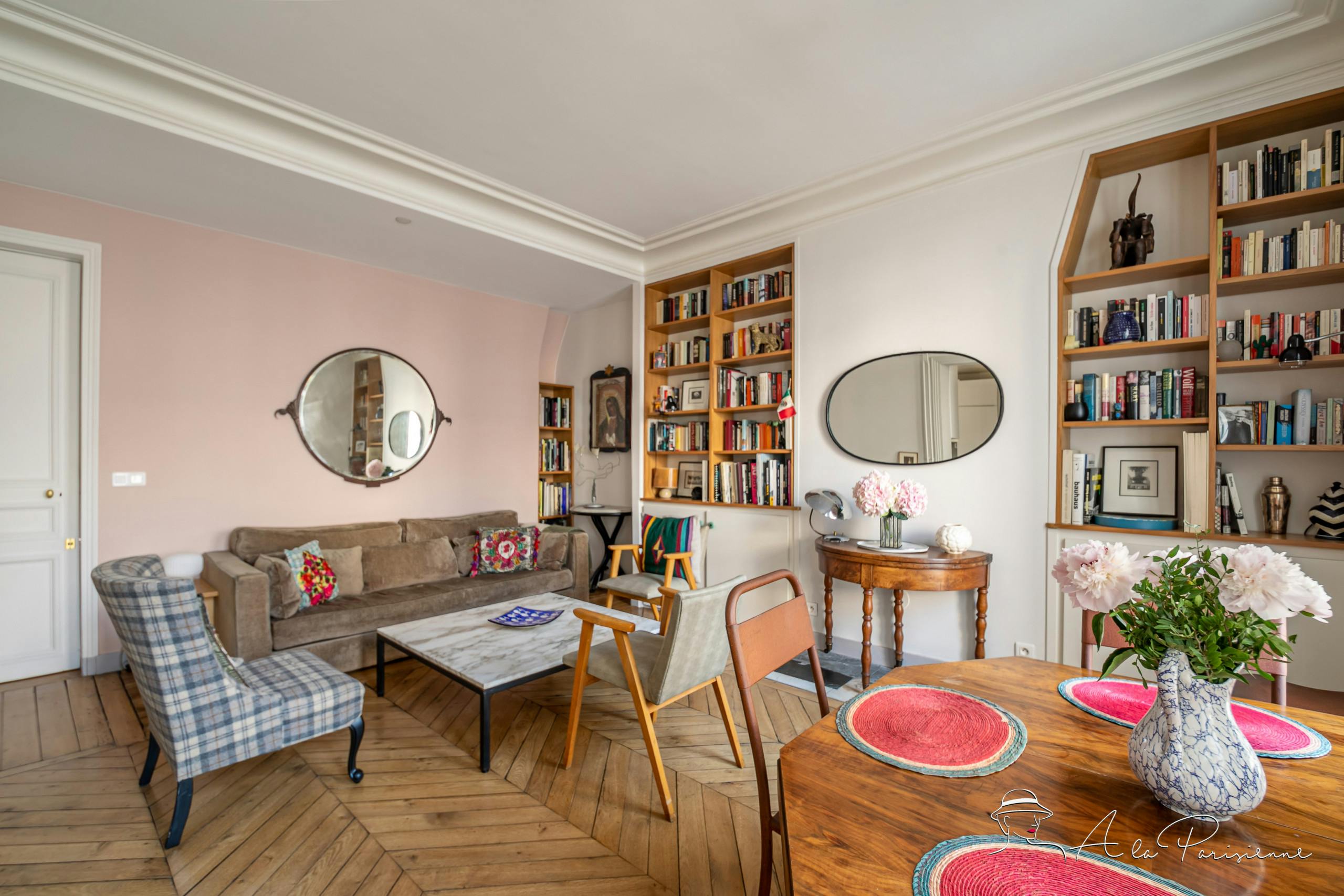 Villa Safran Rochechouart Paris: Luxury 2-Bedroom Apartment with Spa and Private Parking, South Pigalle Paris