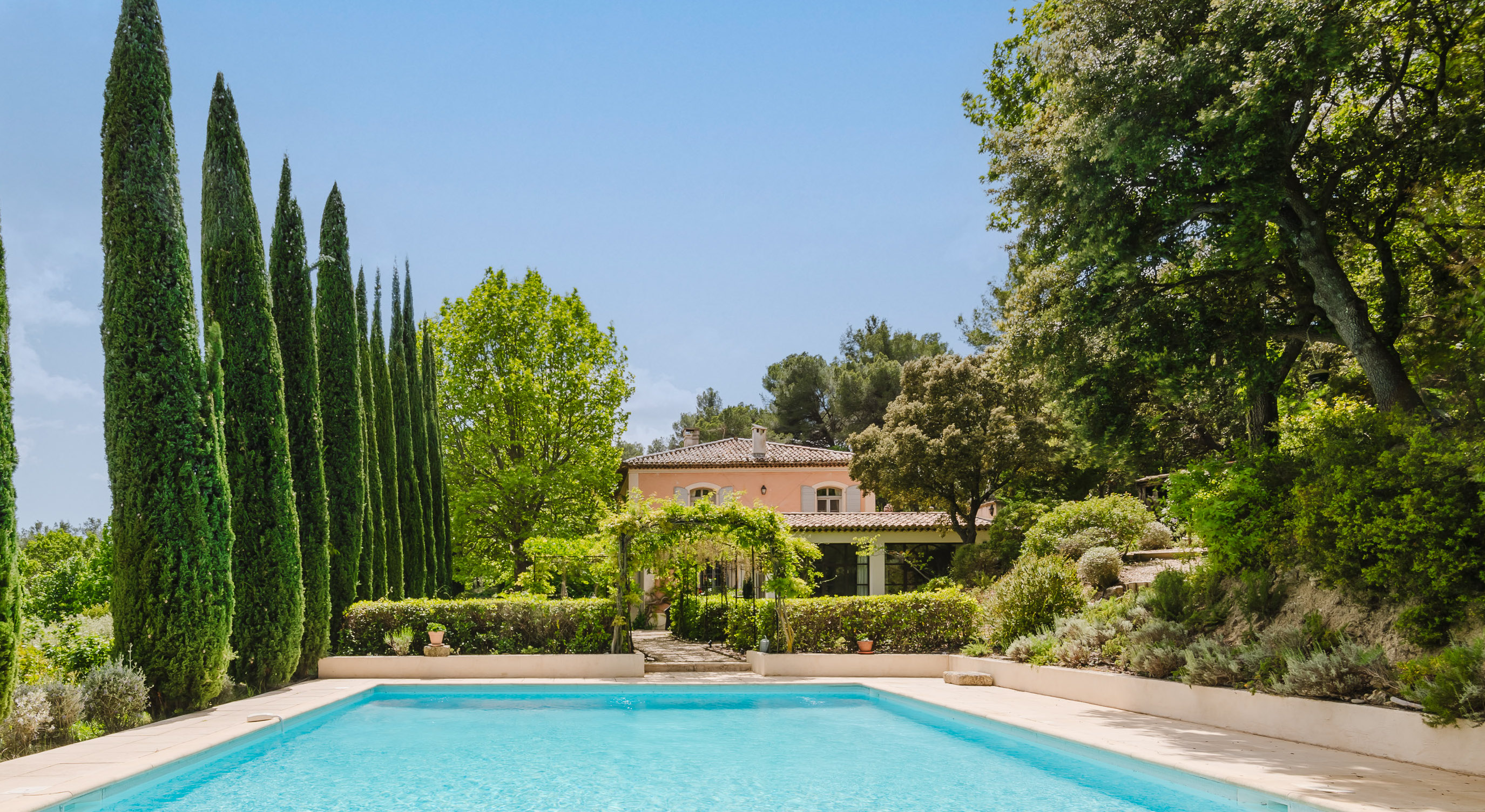 Villa Safran Rognes Aix-en-Provence: Luxury 5-Bedroom Villa with Private Pool and Air Conditioning, Aix-en-Provence