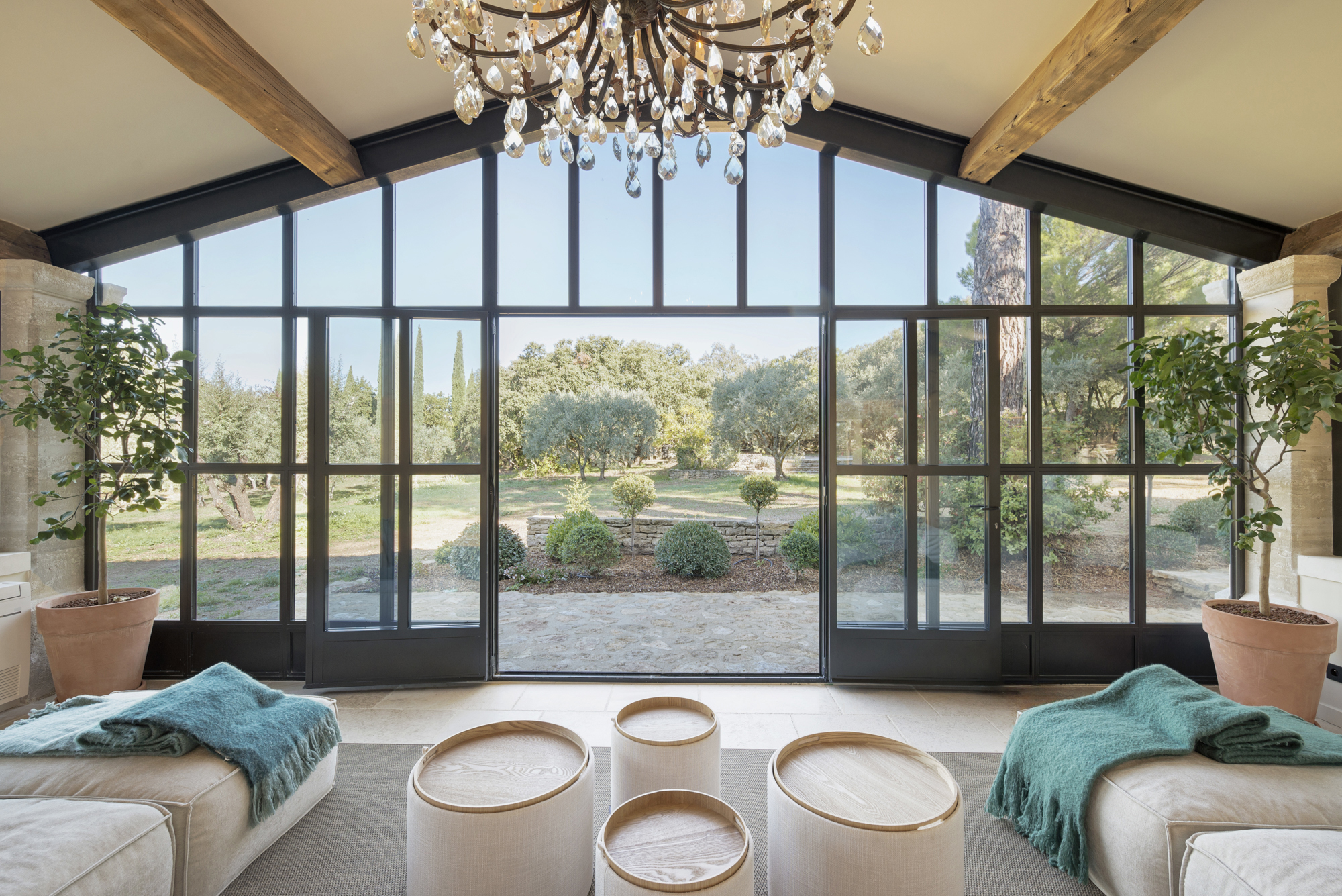 Villa Safran Roussillon Vaucluse: Luxury 7-Bedroom Villa with Heated Pool and Spa, Vaucluse Provence