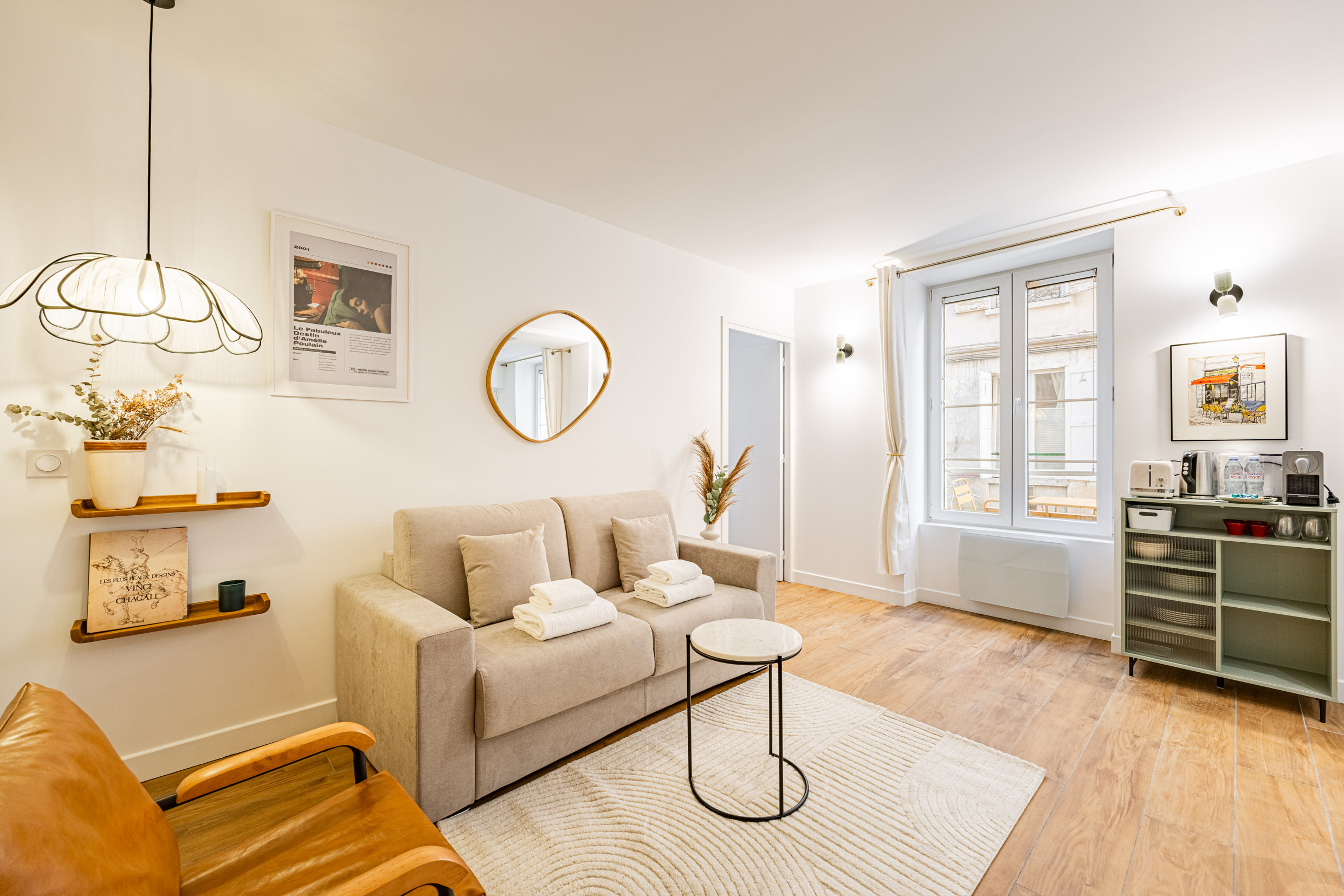 Villa Safran Rue Lepic Paris: Luxury 1-Bedroom Apartment with Spa Sauna in Montmartre Sacré-Coeur, Paris