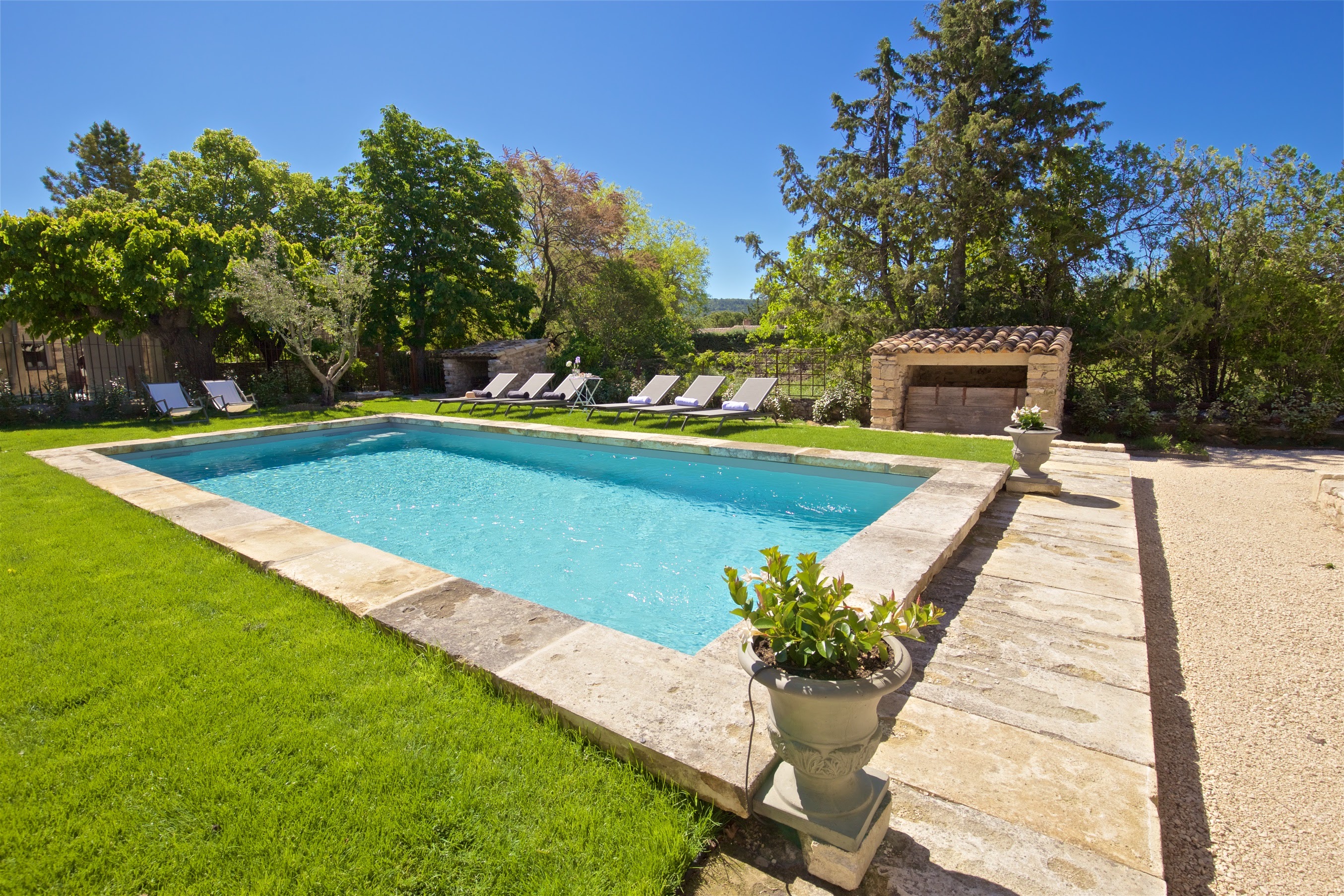 Villa Safran Rustrel Vaucluse: Luxury 4-Bedroom Villa with Private Pool and Air Conditioning, Vaucluse