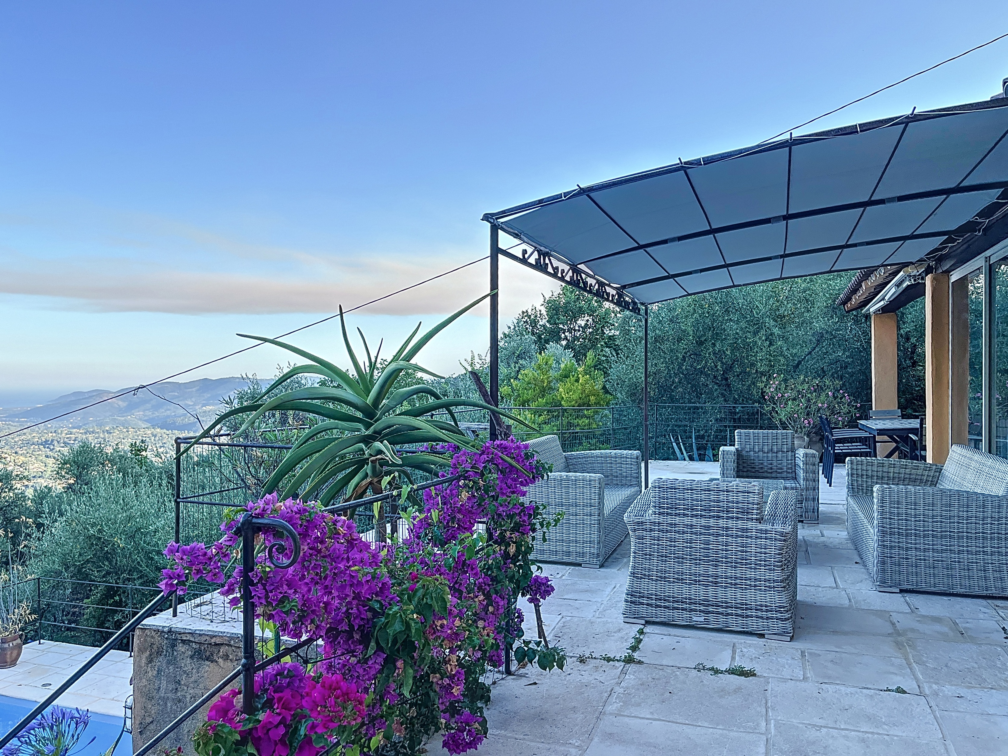 Villa Safran Saint-Auban Cannes: Luxury 3-Bedroom Villa with Infinity Pool and Sea Views, Côte d’Azur